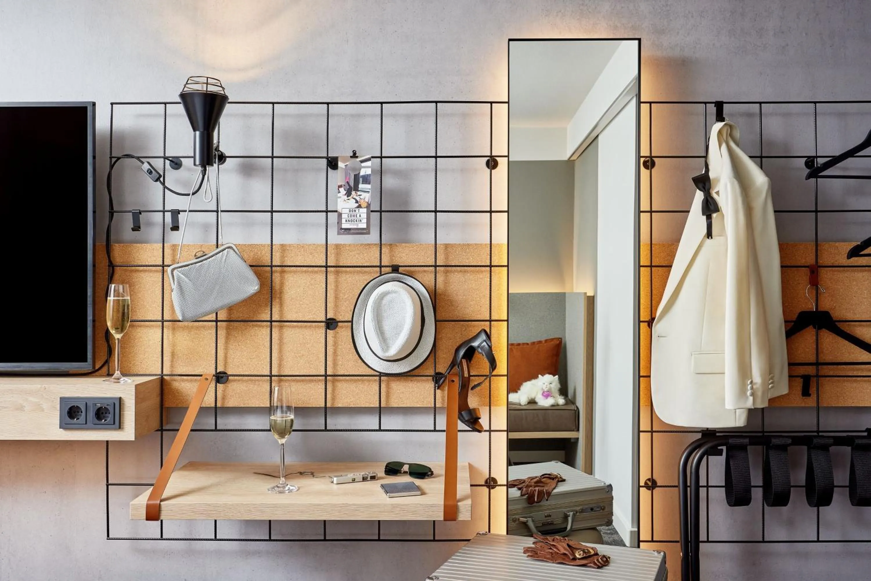 Photo of the whole room in Moxy Bochum