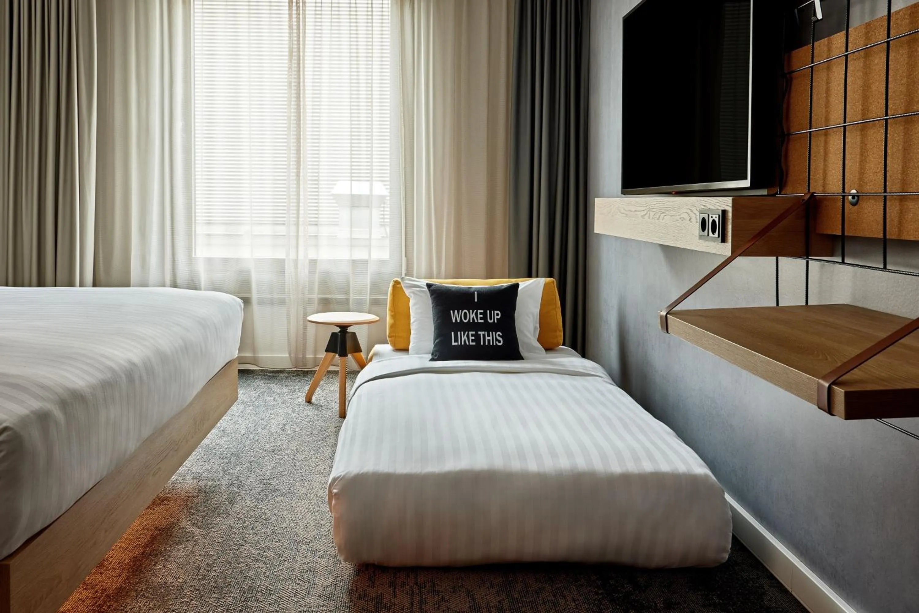 Photo of the whole room, Bed in Moxy Bochum