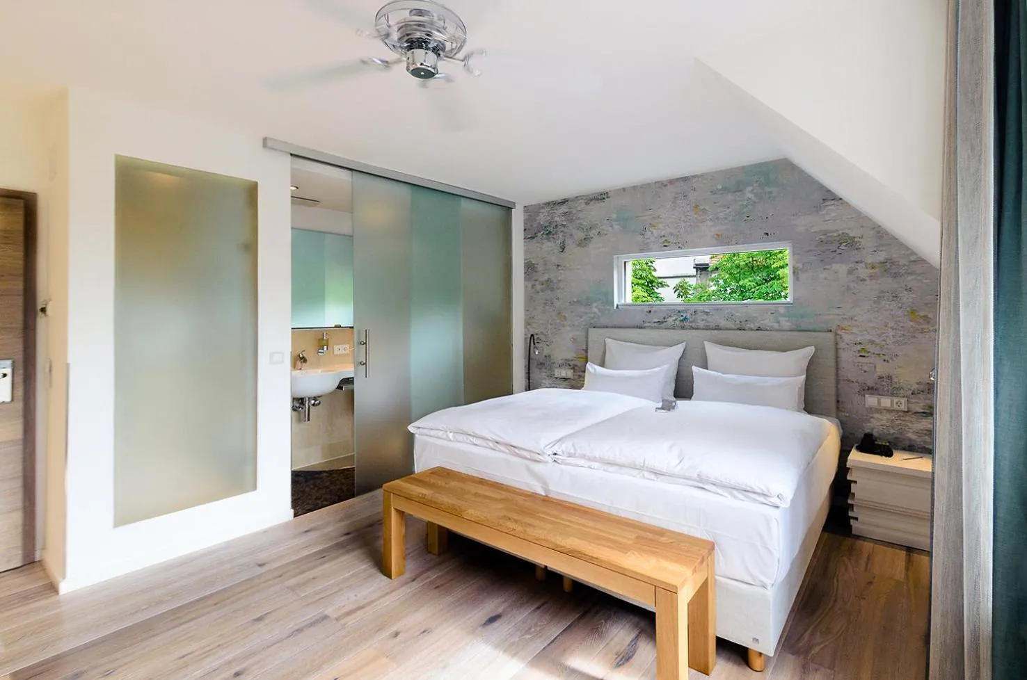 Photo of the whole room, Bed in Hotel-Restaurant Schwanen