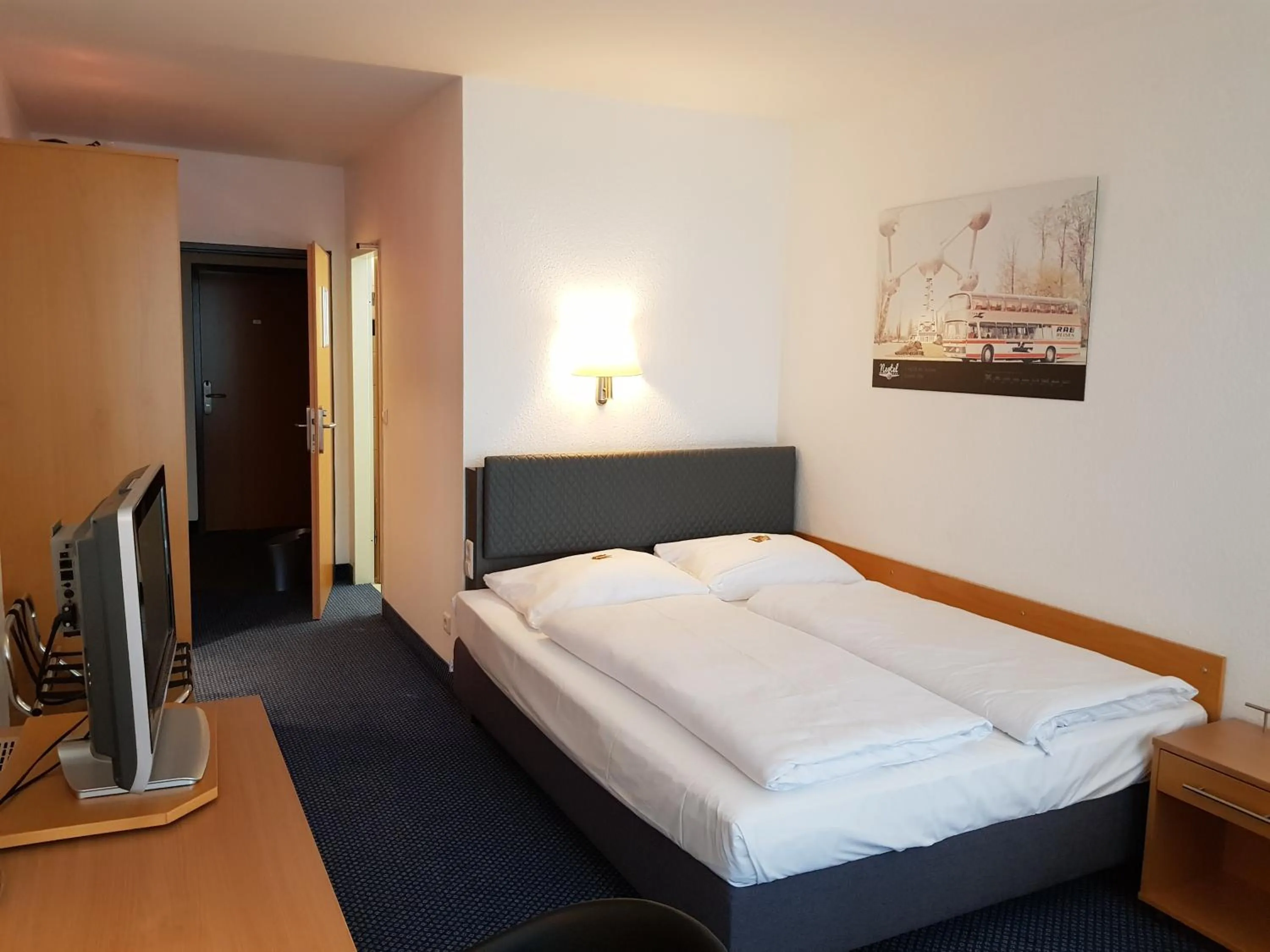 Photo of the whole room, Bed in Arthotel ANA Neotel