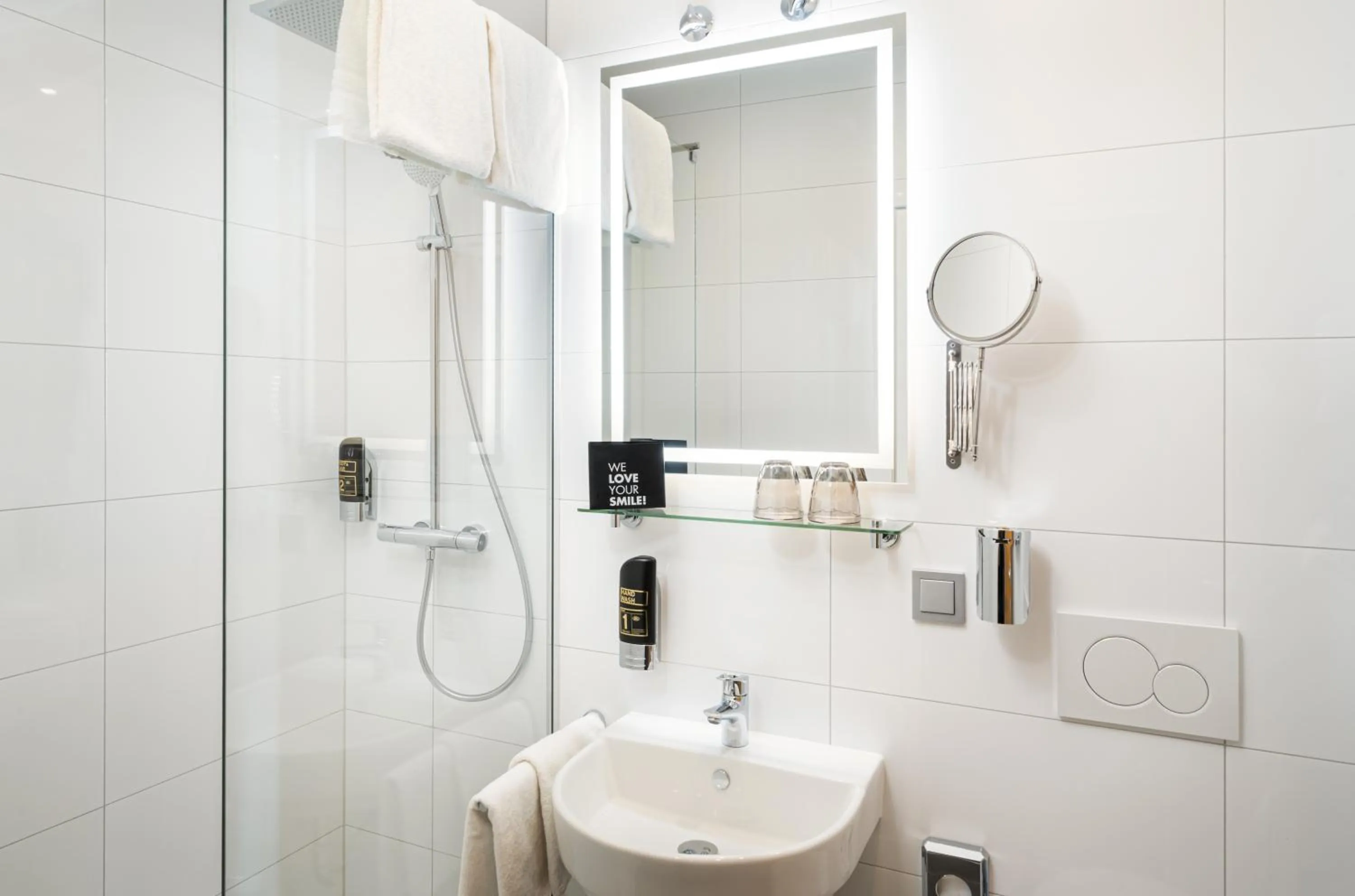 Shower in Arthotel ANA Neotel