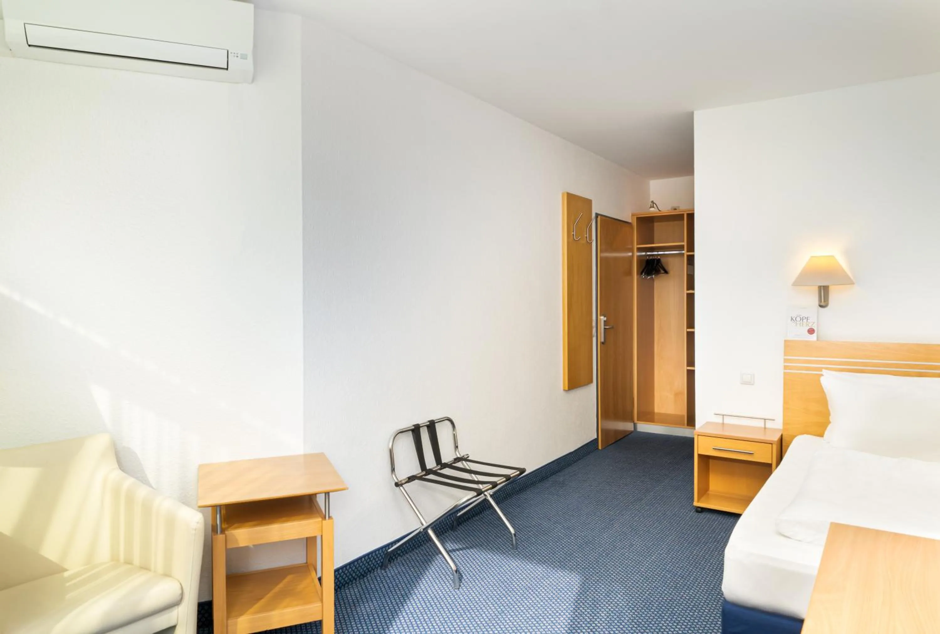 Photo of the whole room, Bed in Arthotel ANA Neotel