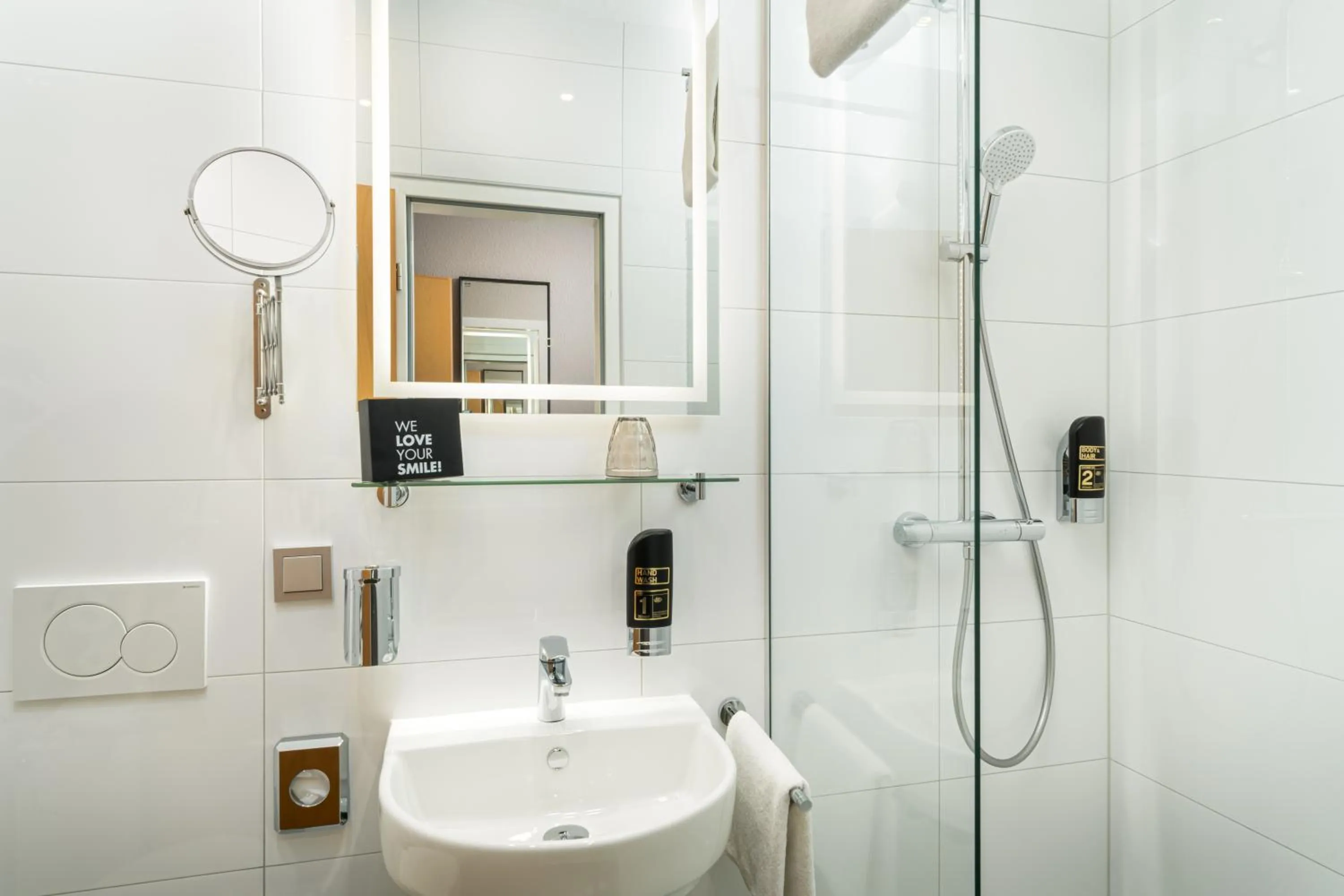 Shower in Arthotel ANA Neotel