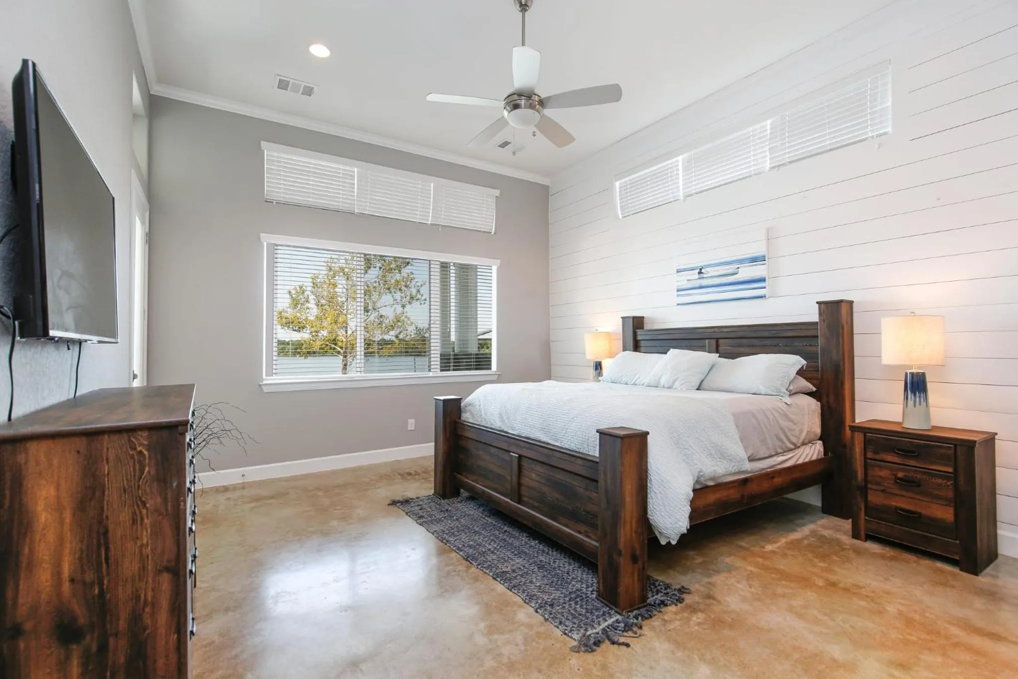 Bed in Luxury Lake LBJ House with Heated Swimming Pool and Spill Over Hot Tub and 2 Boat Slips