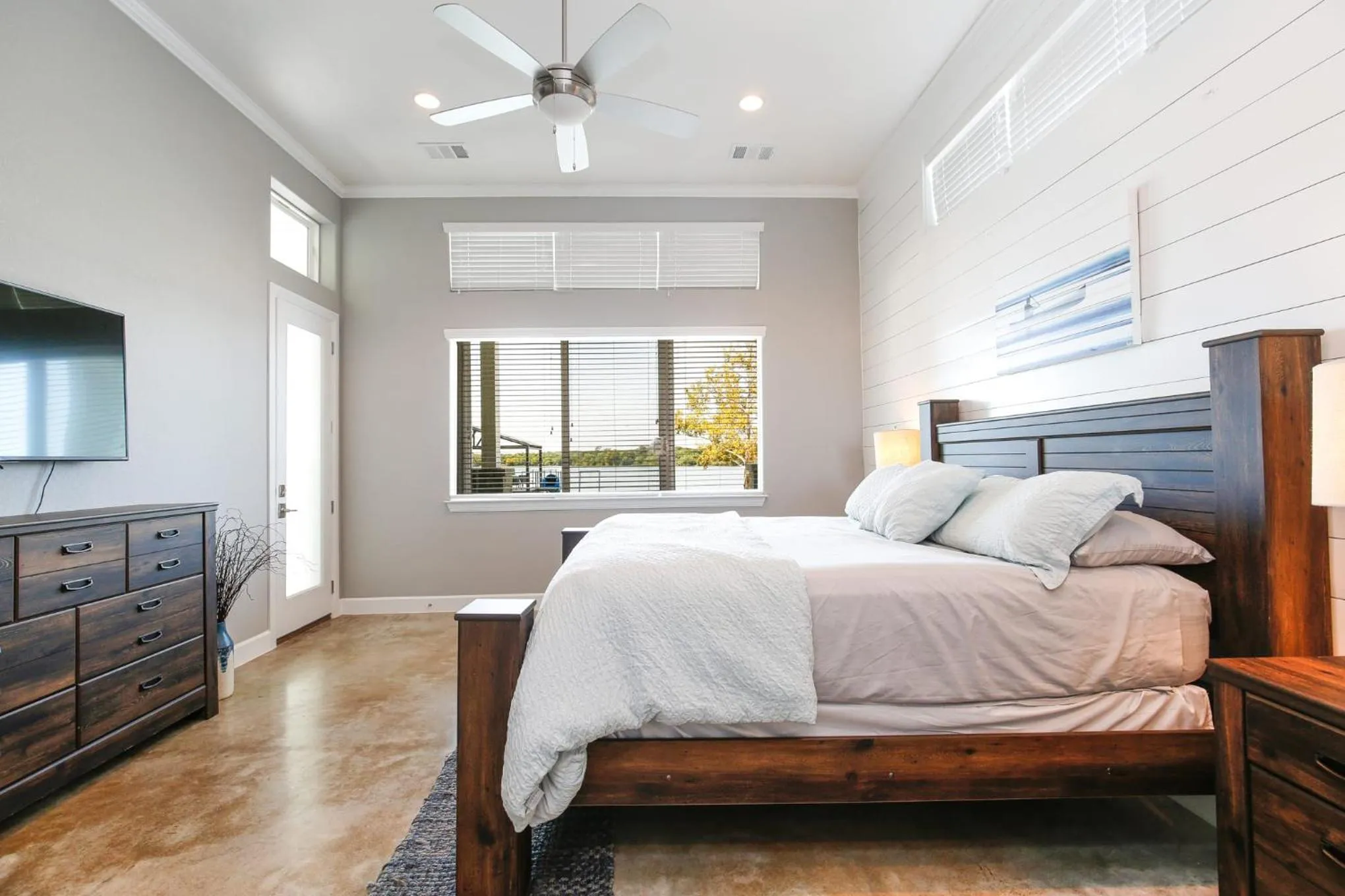 Bed in Luxury Lake LBJ House with Heated Swimming Pool and Spill Over Hot Tub and 2 Boat Slips