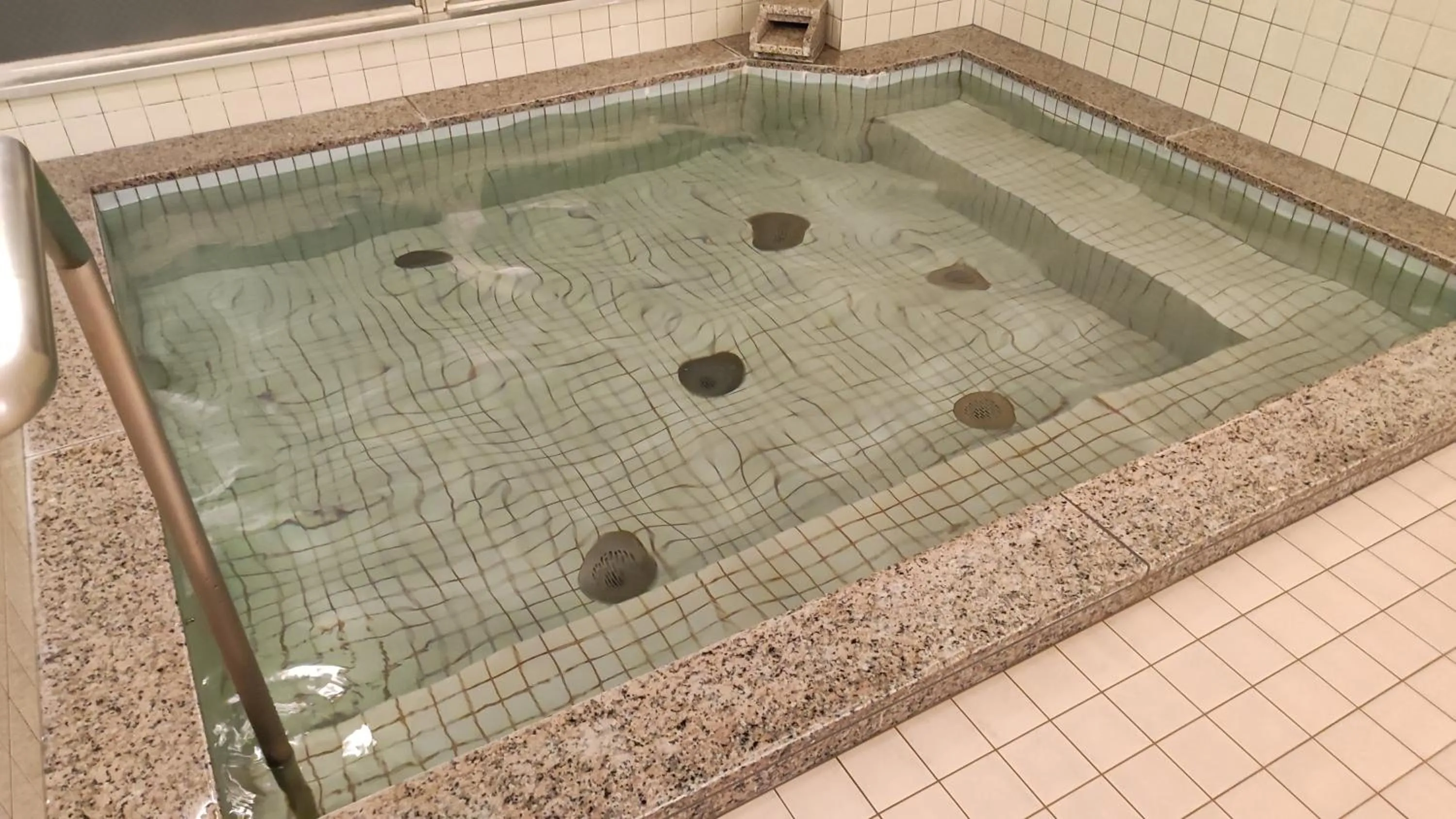 Public Bath in Tourist Inn Kochi