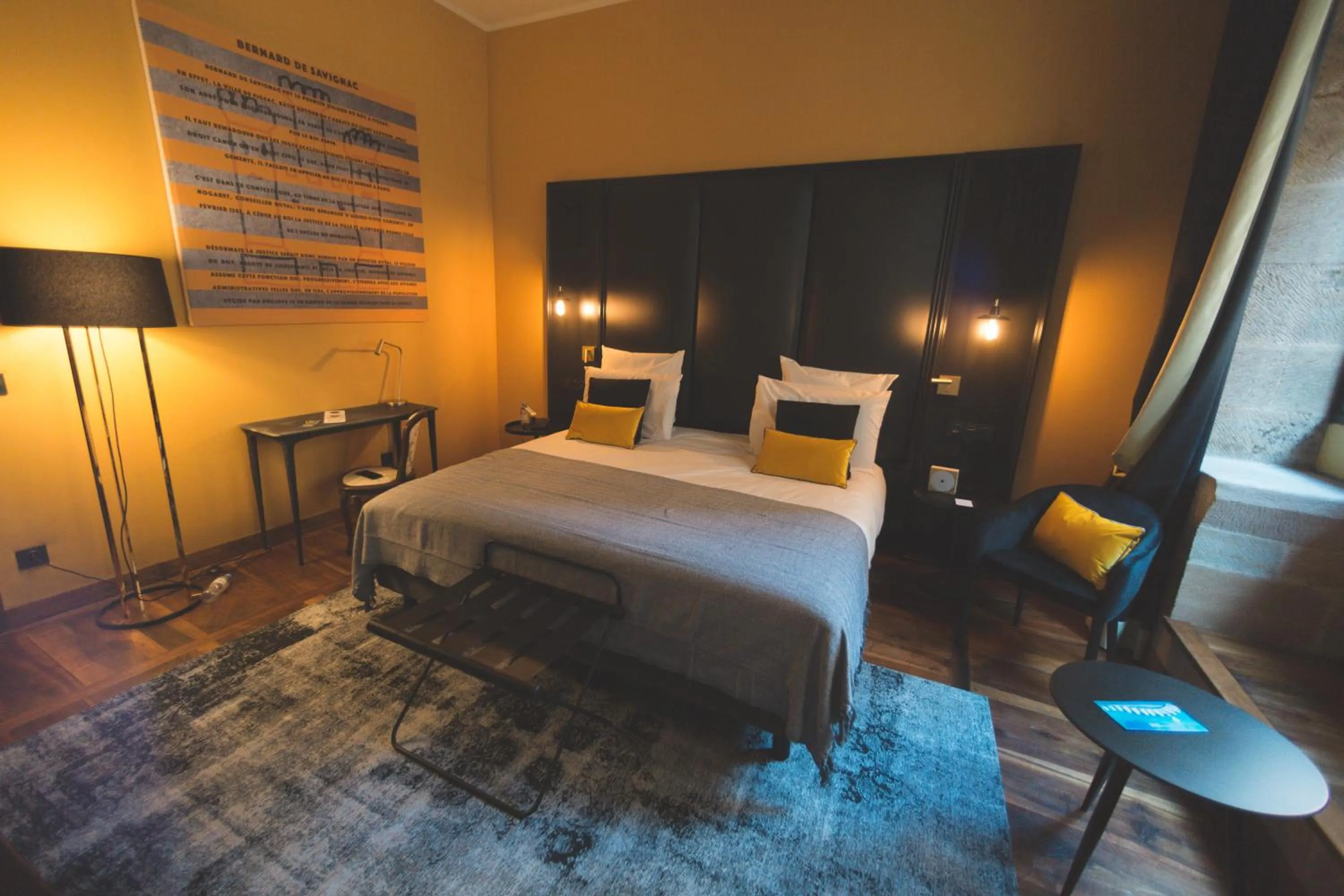 Bed in Mercure Figeac Viguier du Roy