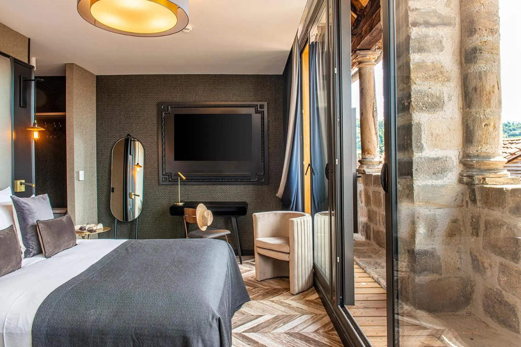 Bed in Mercure Figeac Viguier du Roy