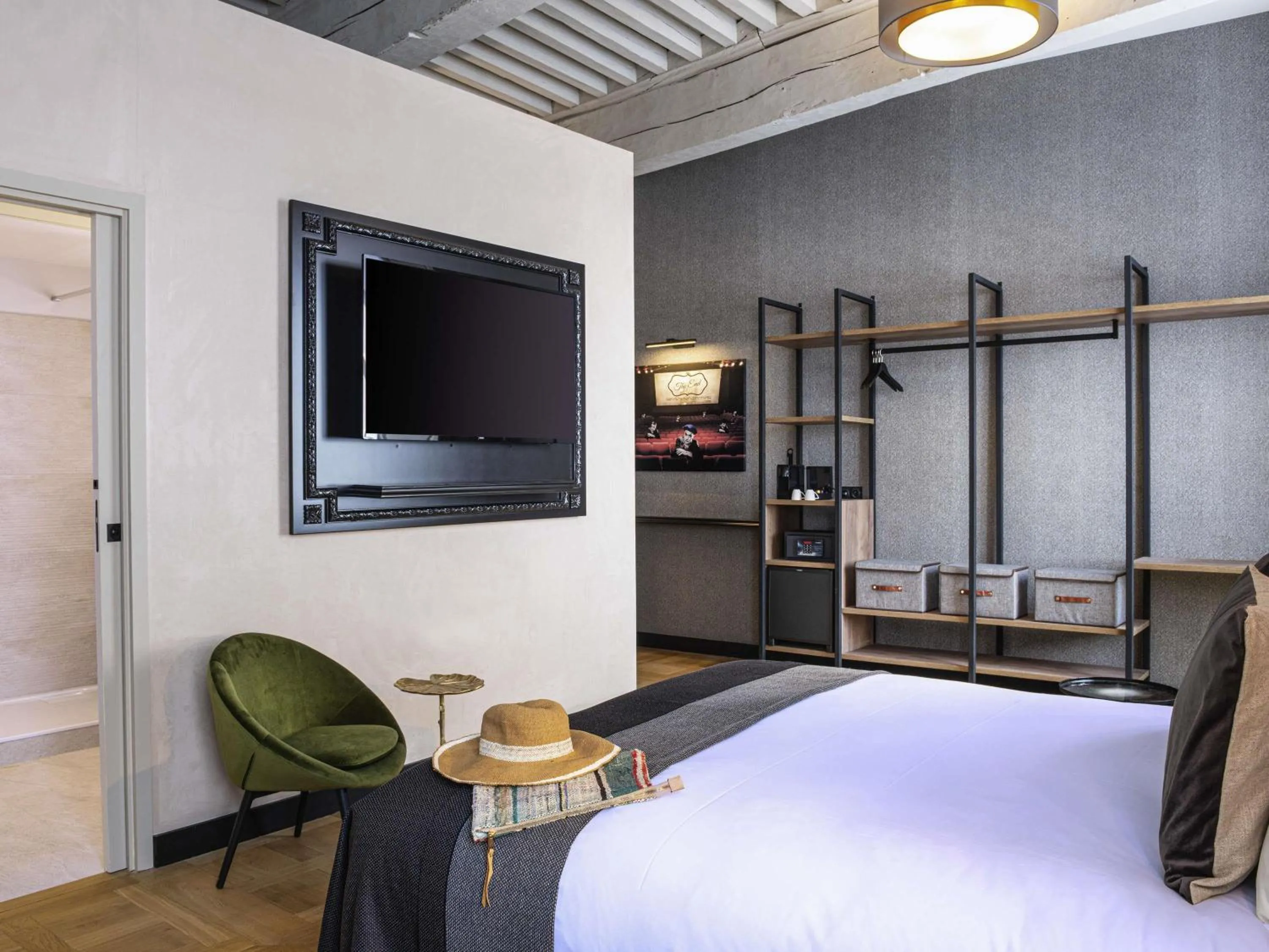 Bedroom, Bed in Mercure Figeac Viguier du Roy