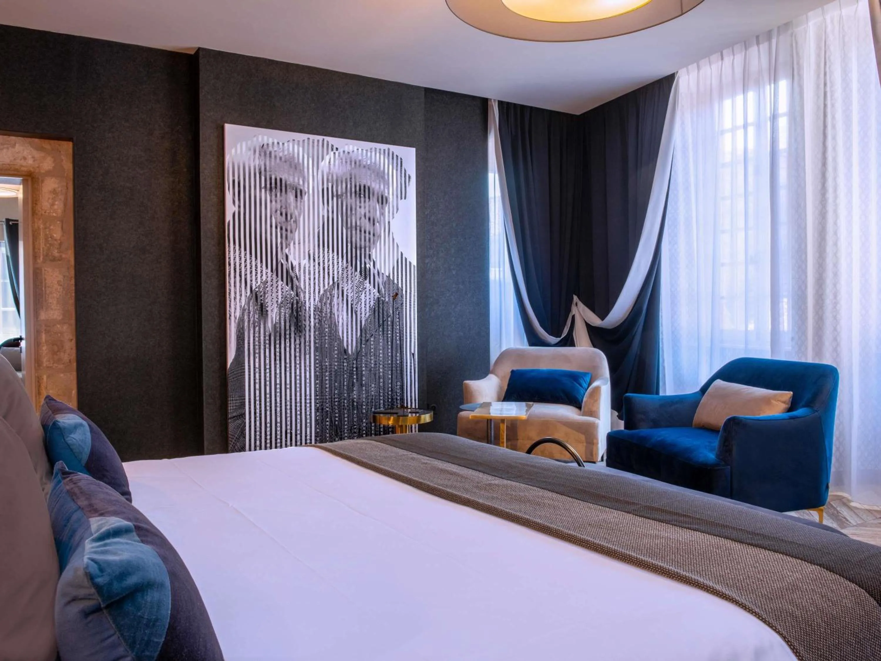 Photo of the whole room, Bed in Mercure Figeac Viguier du Roy