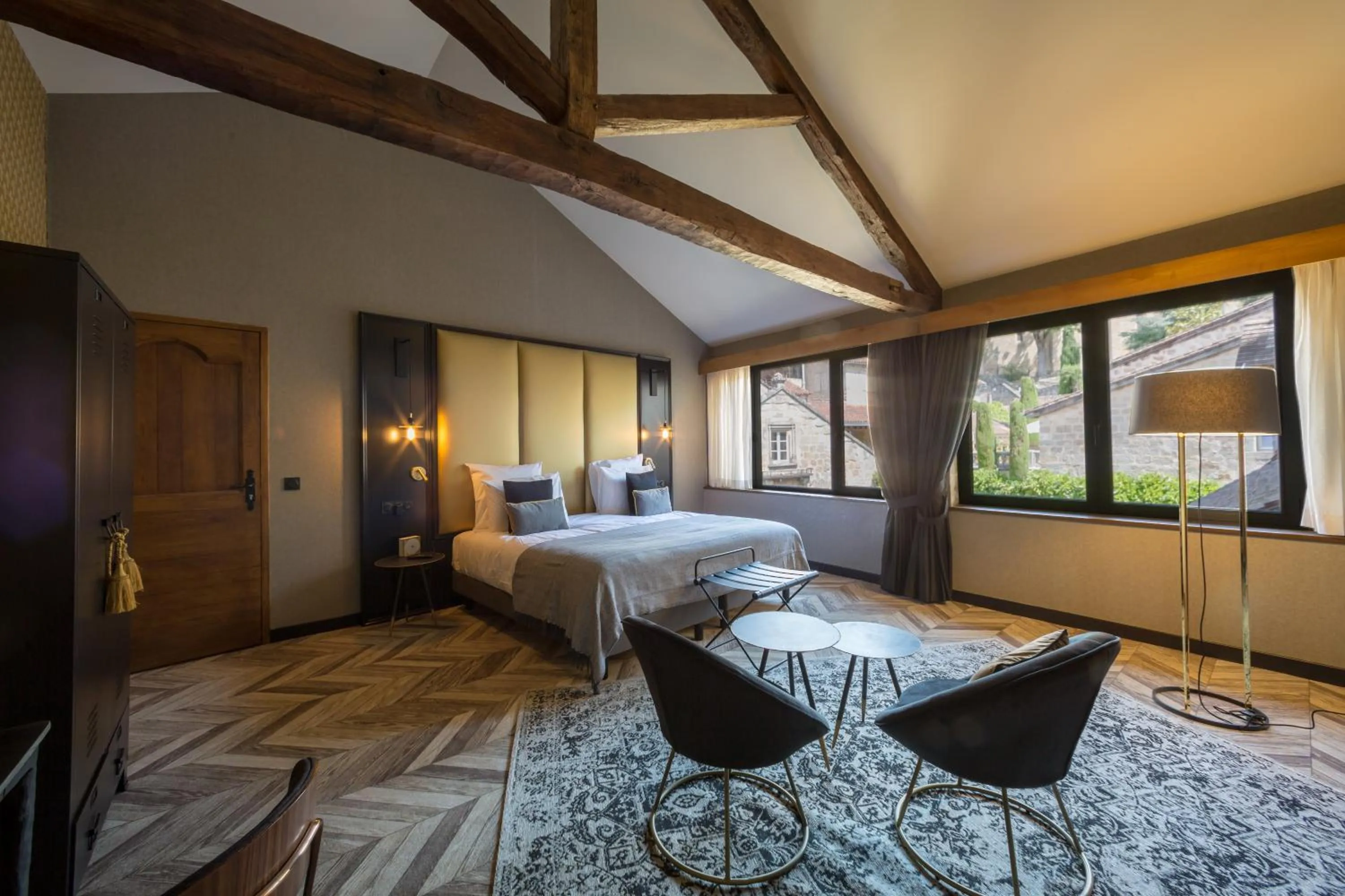 Bed in Mercure Figeac Viguier du Roy