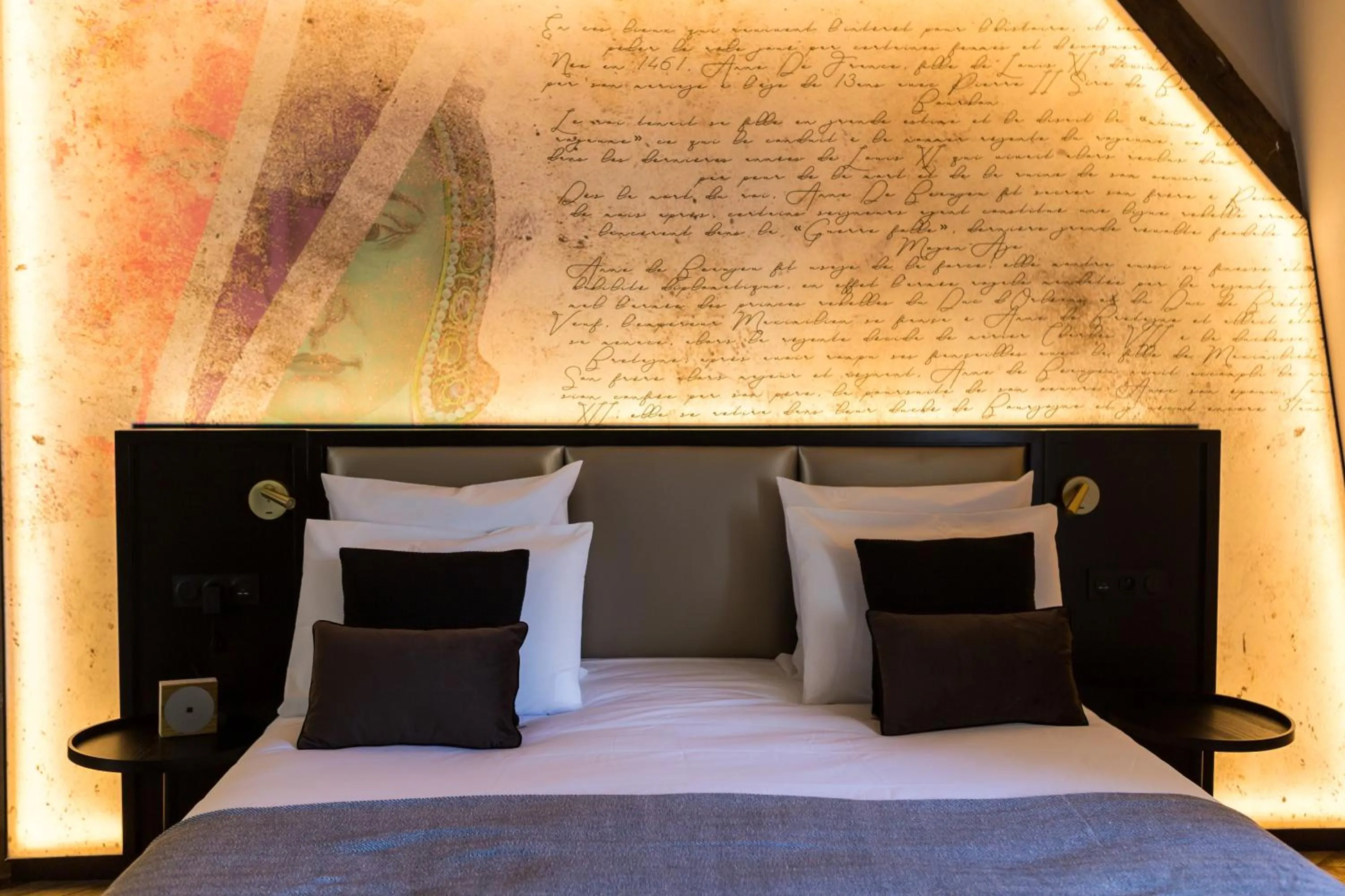 Bedroom, Bed in Mercure Figeac Viguier du Roy