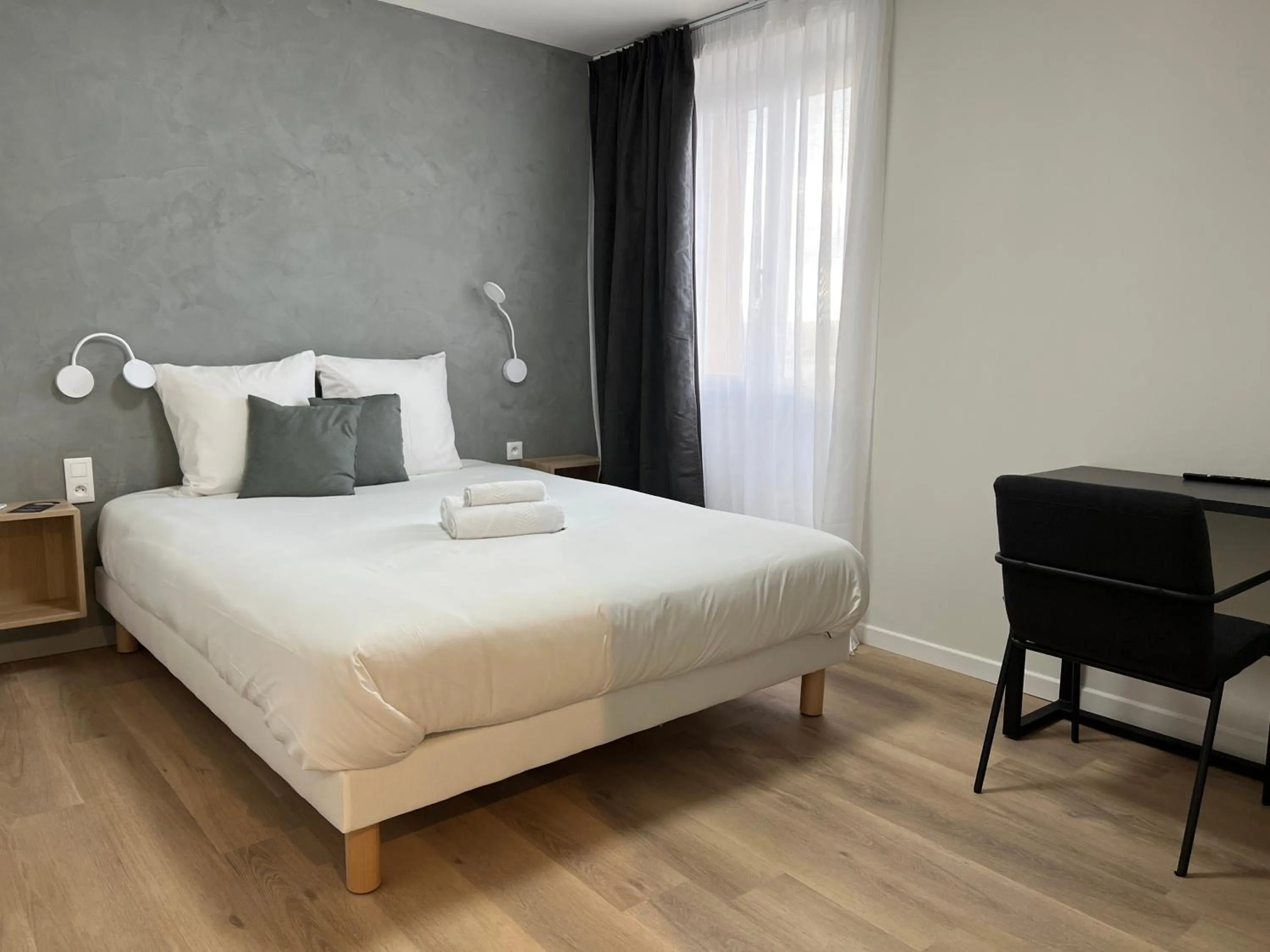 Bed in Hôtel Le Ponson