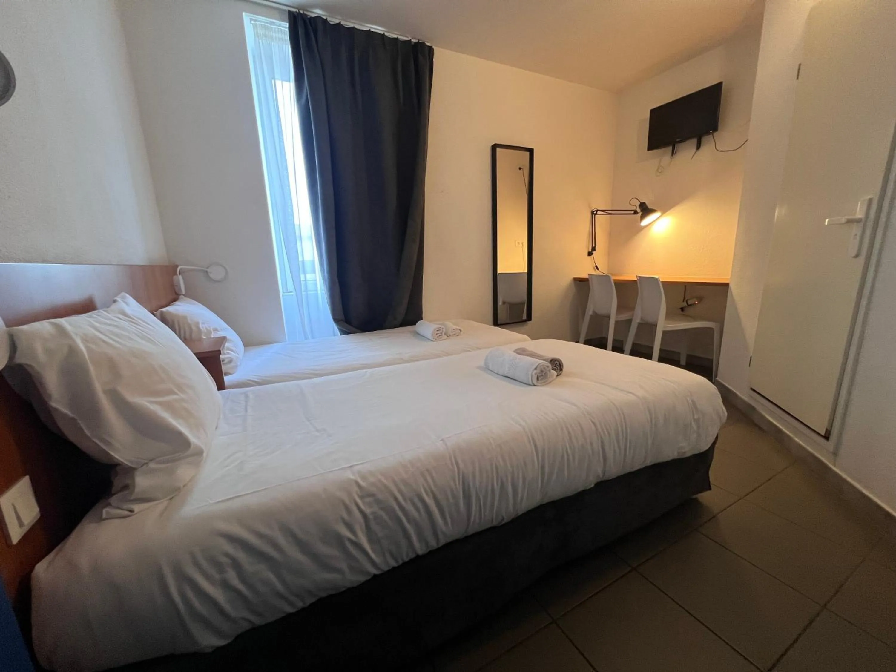 Bed in Hôtel Le Ponson