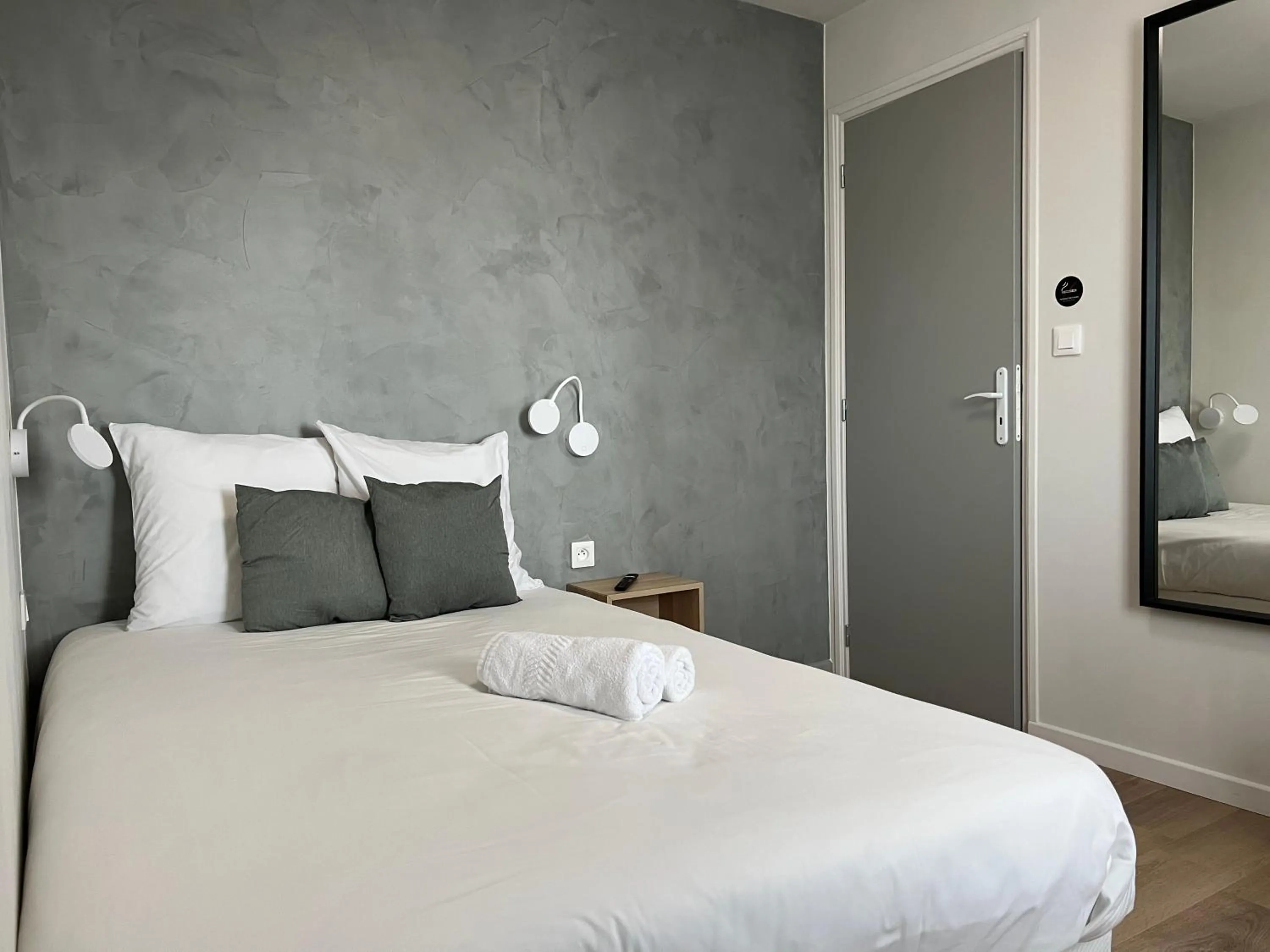 Bed in Hôtel Le Ponson