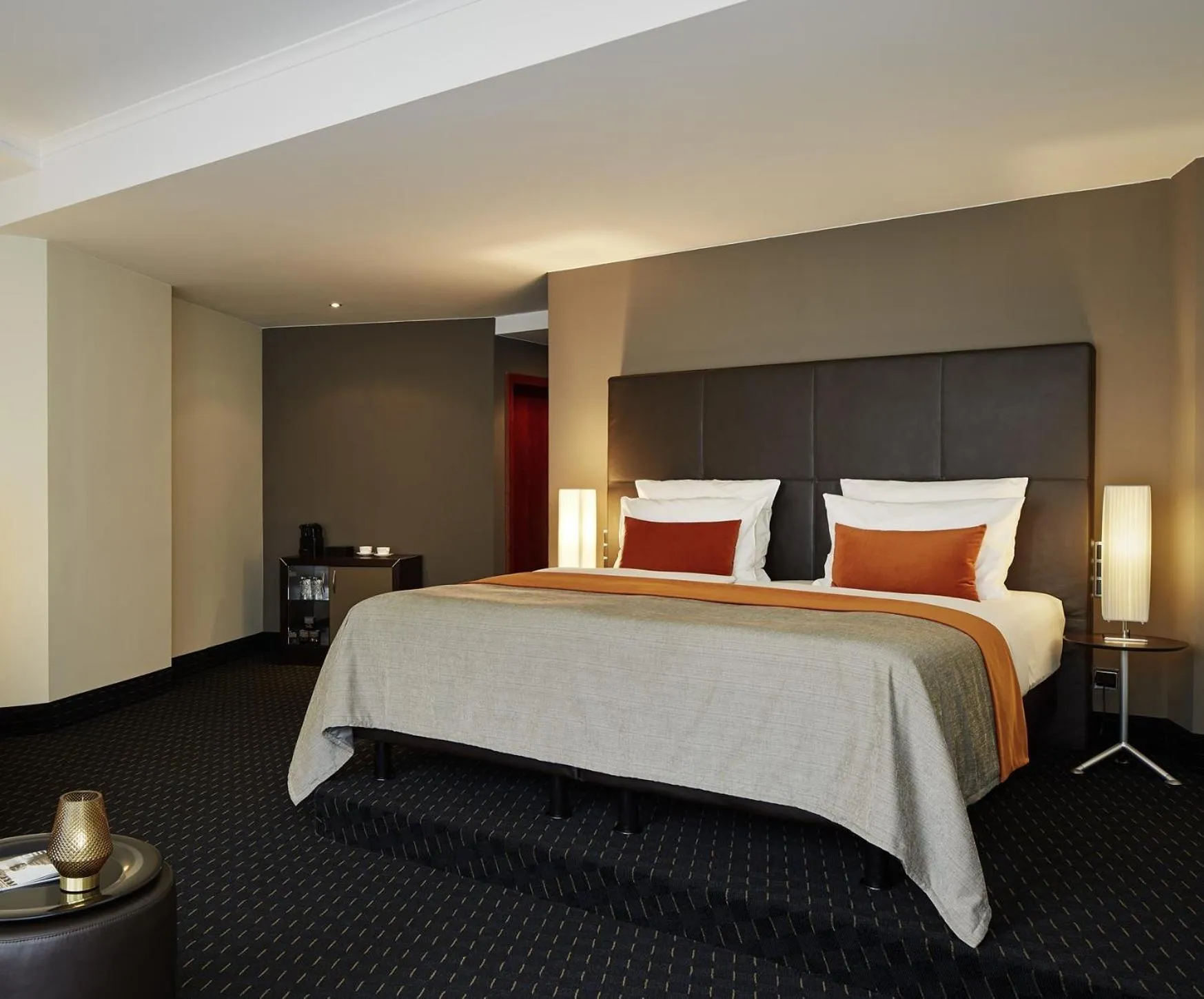 Bed in Boston Hotel HH