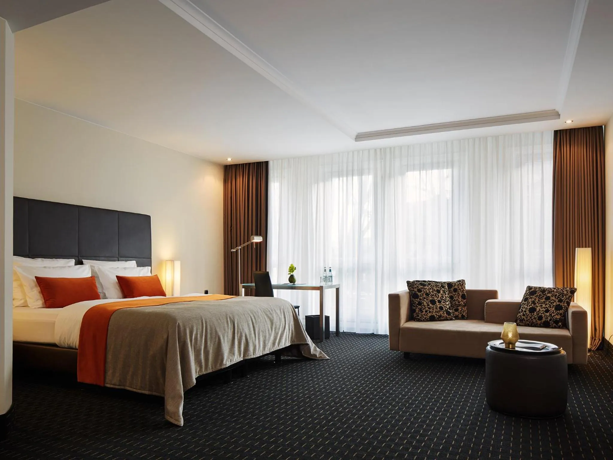 Bedroom, Bed in Boston Hotel HH