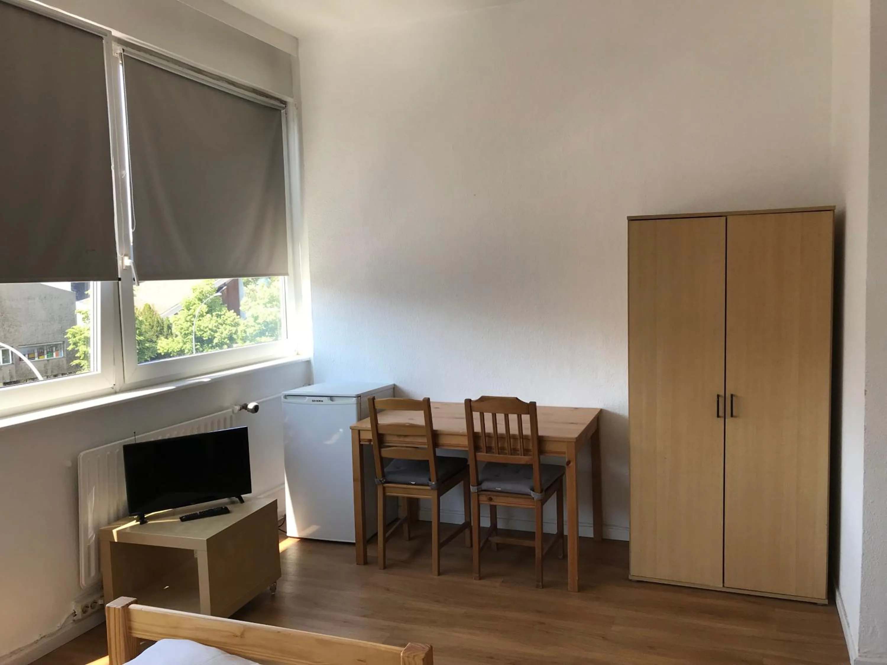 Seating area, TV/Entertainment Center in City Inn
