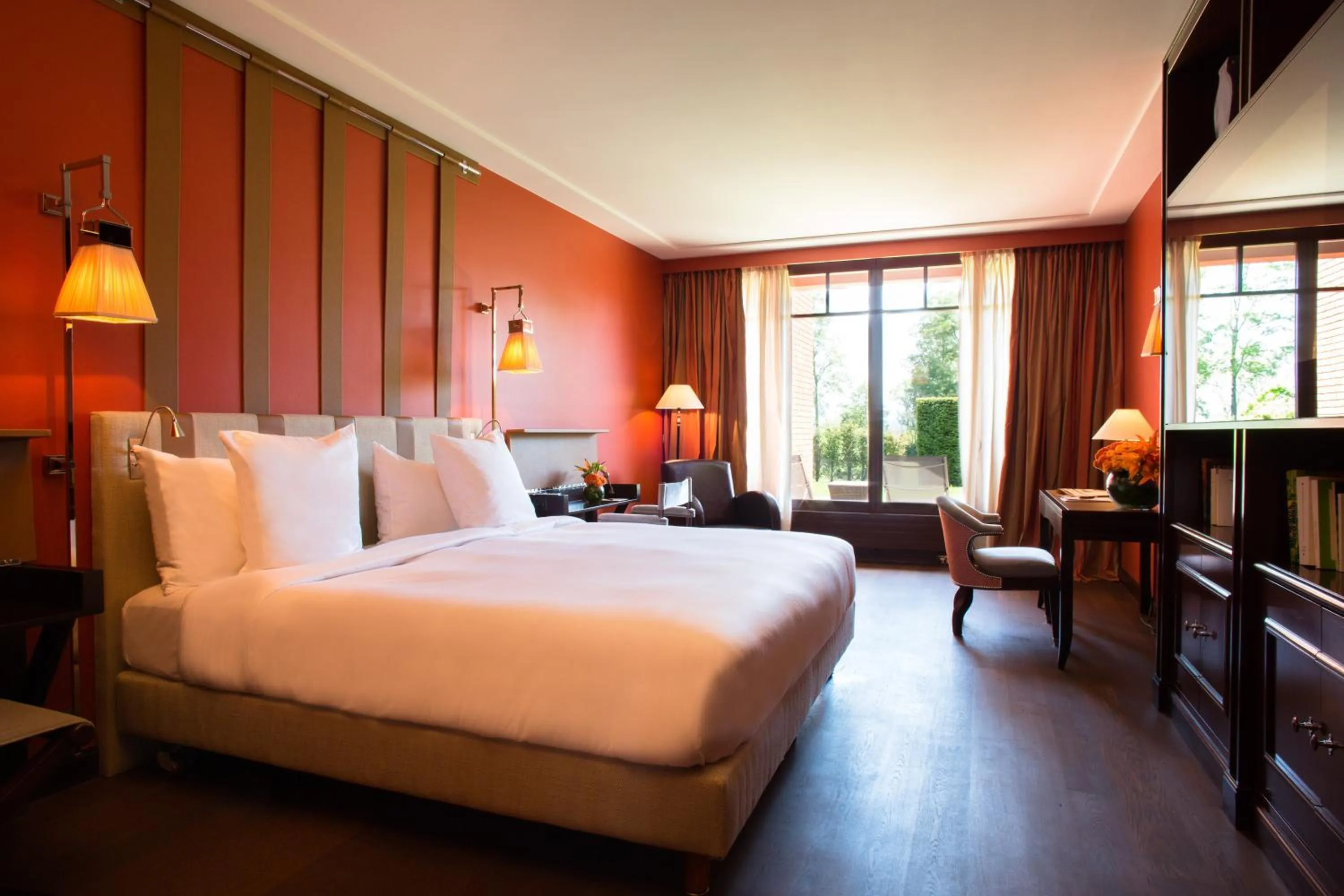 Photo of the whole room, Bed in La Réserve Genève Hotel & Spa