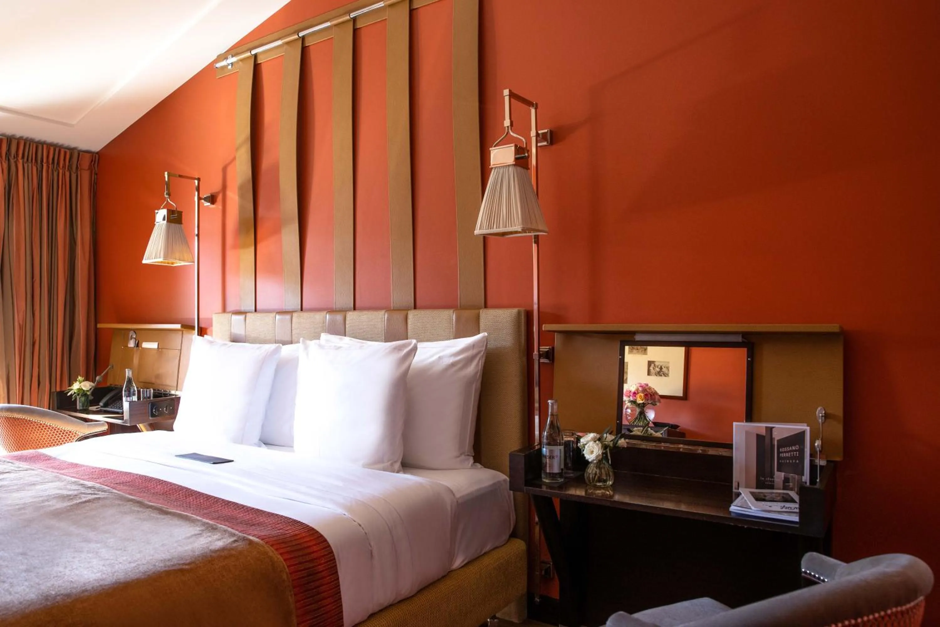 Bedroom, Bed in La Réserve Genève Hotel & Spa