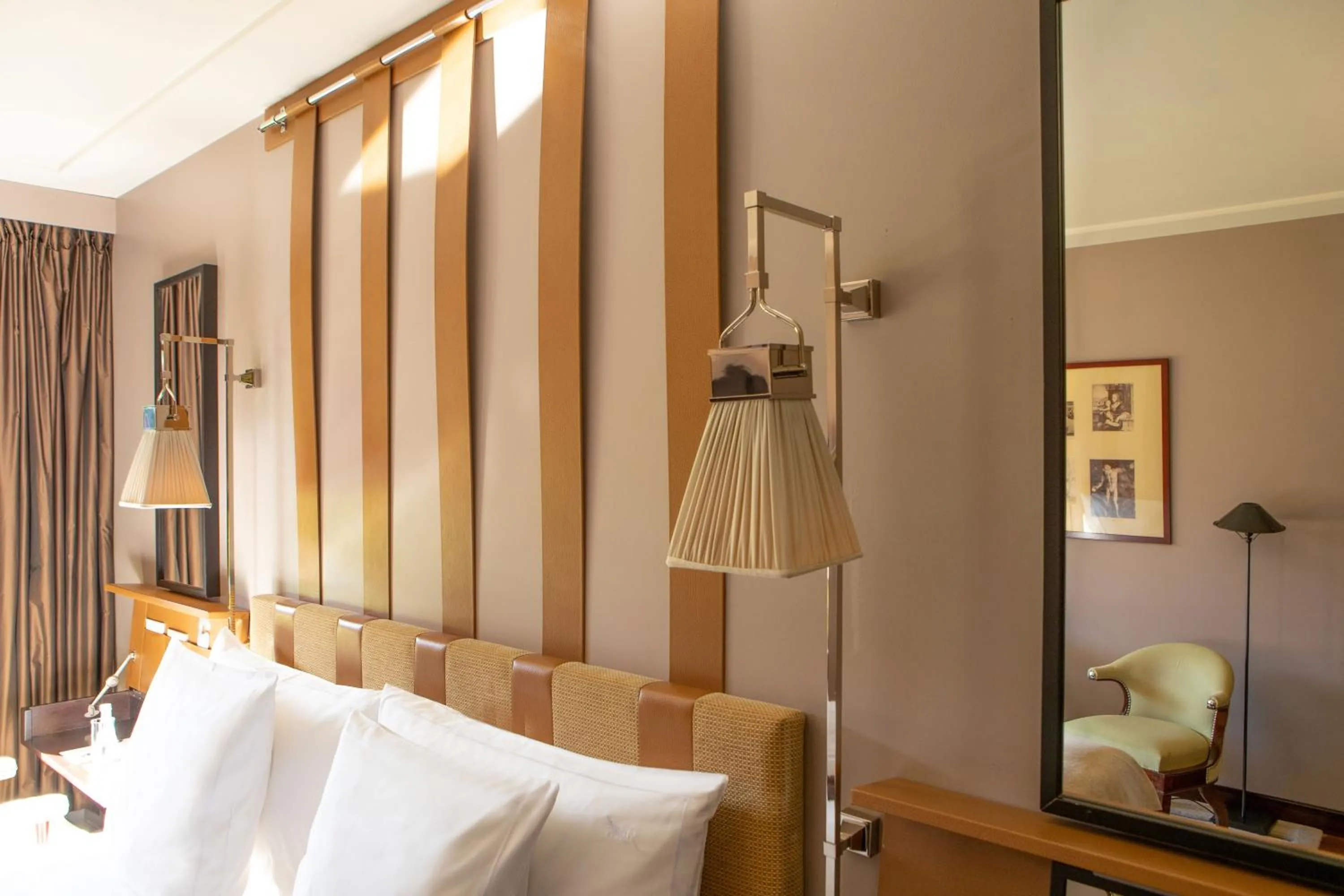 Bed in La Réserve Genève Hotel & Spa