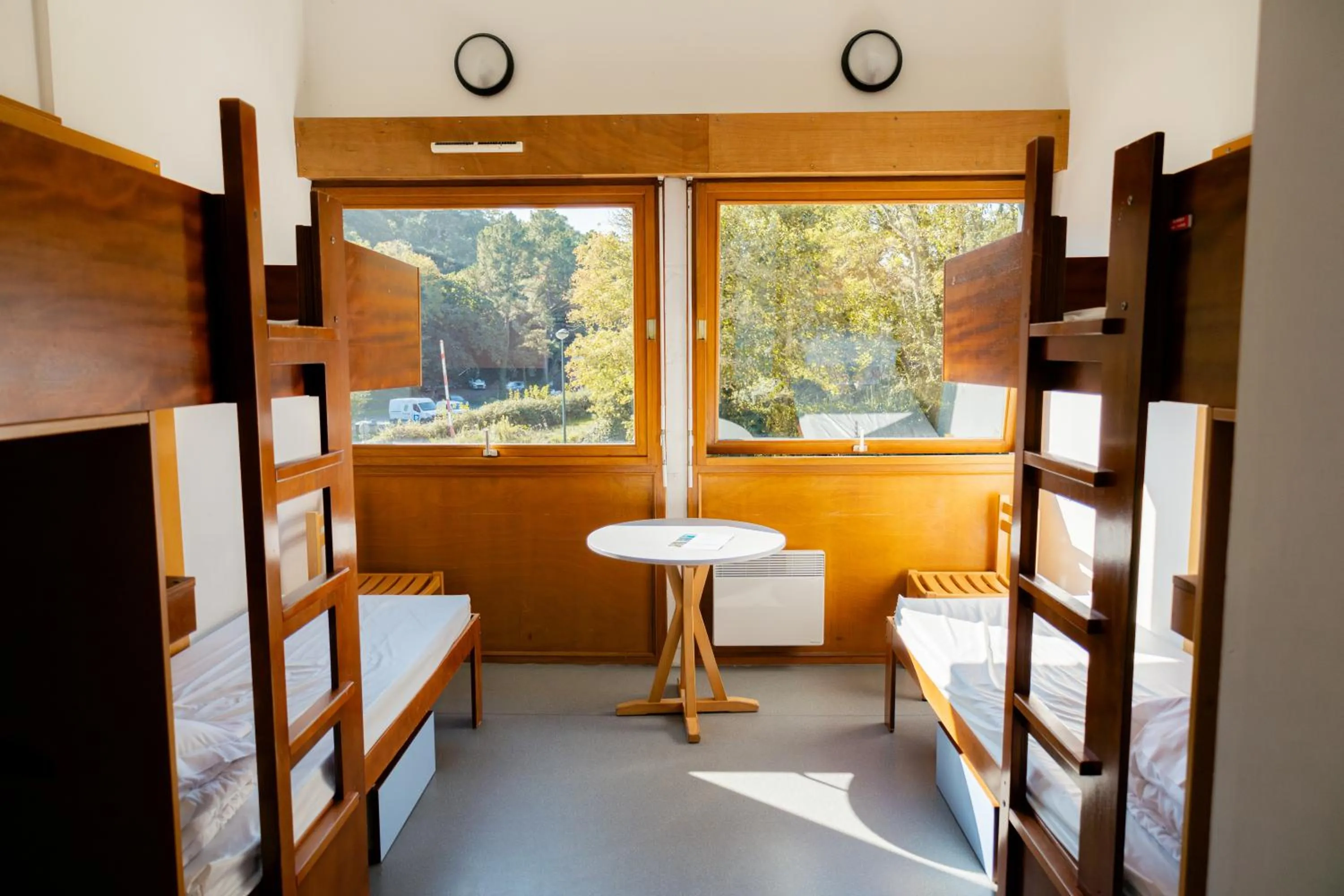 Bedroom in Auberge de Jeunesse HI Cancale