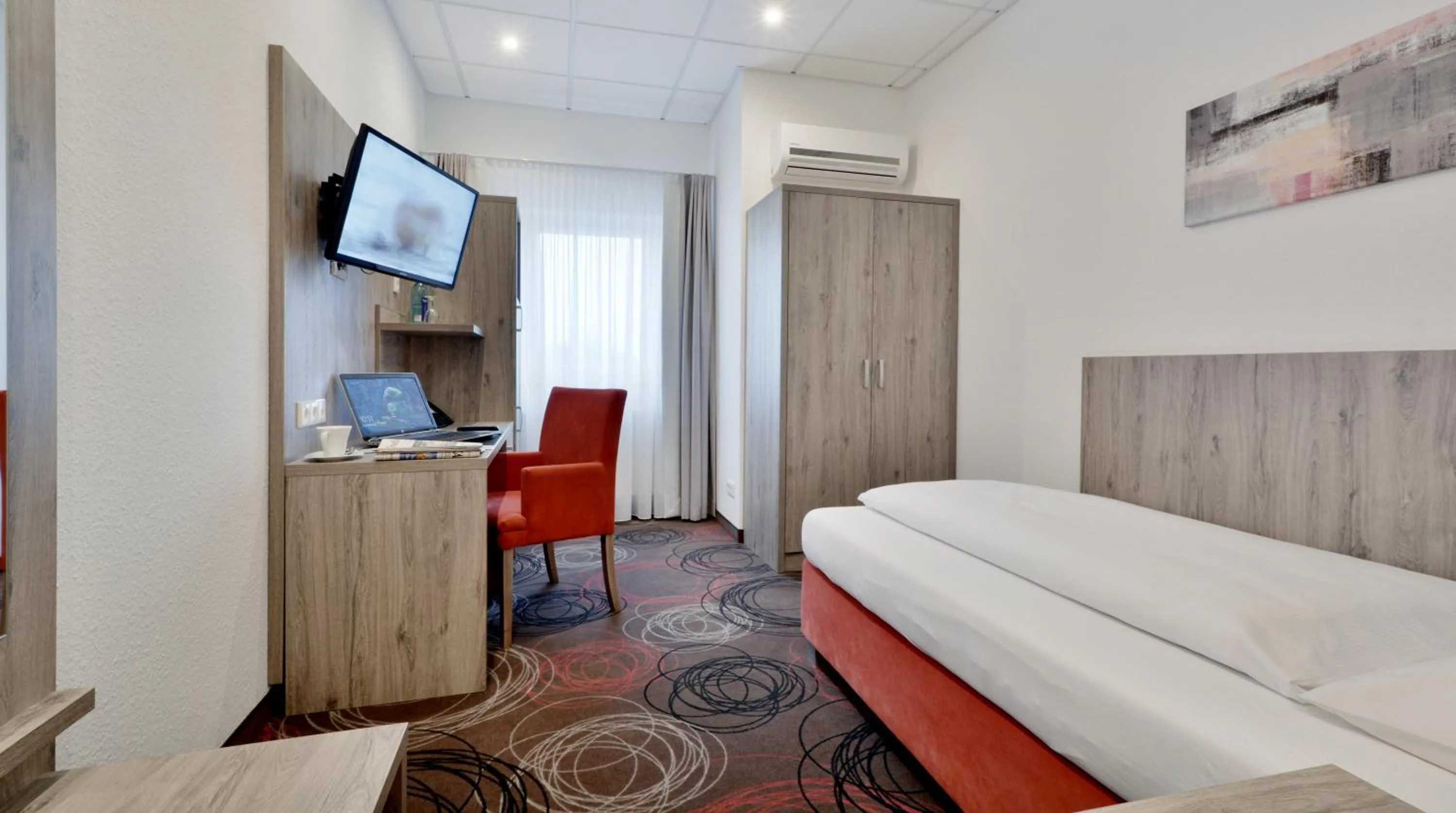 Photo of the whole room, Bed in Hotel Engelhorn