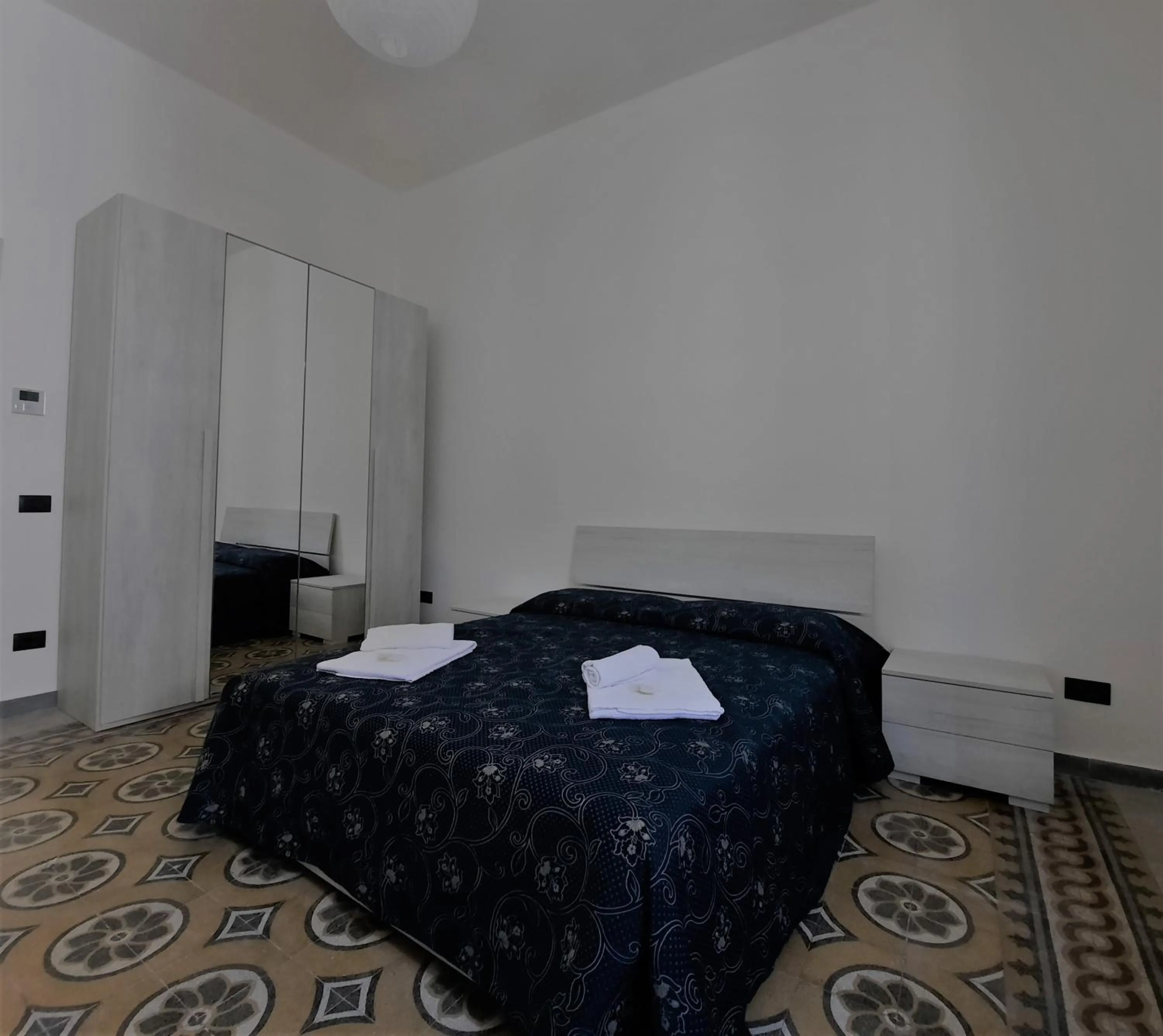 wardrobe, Bed in Anas Prime Place