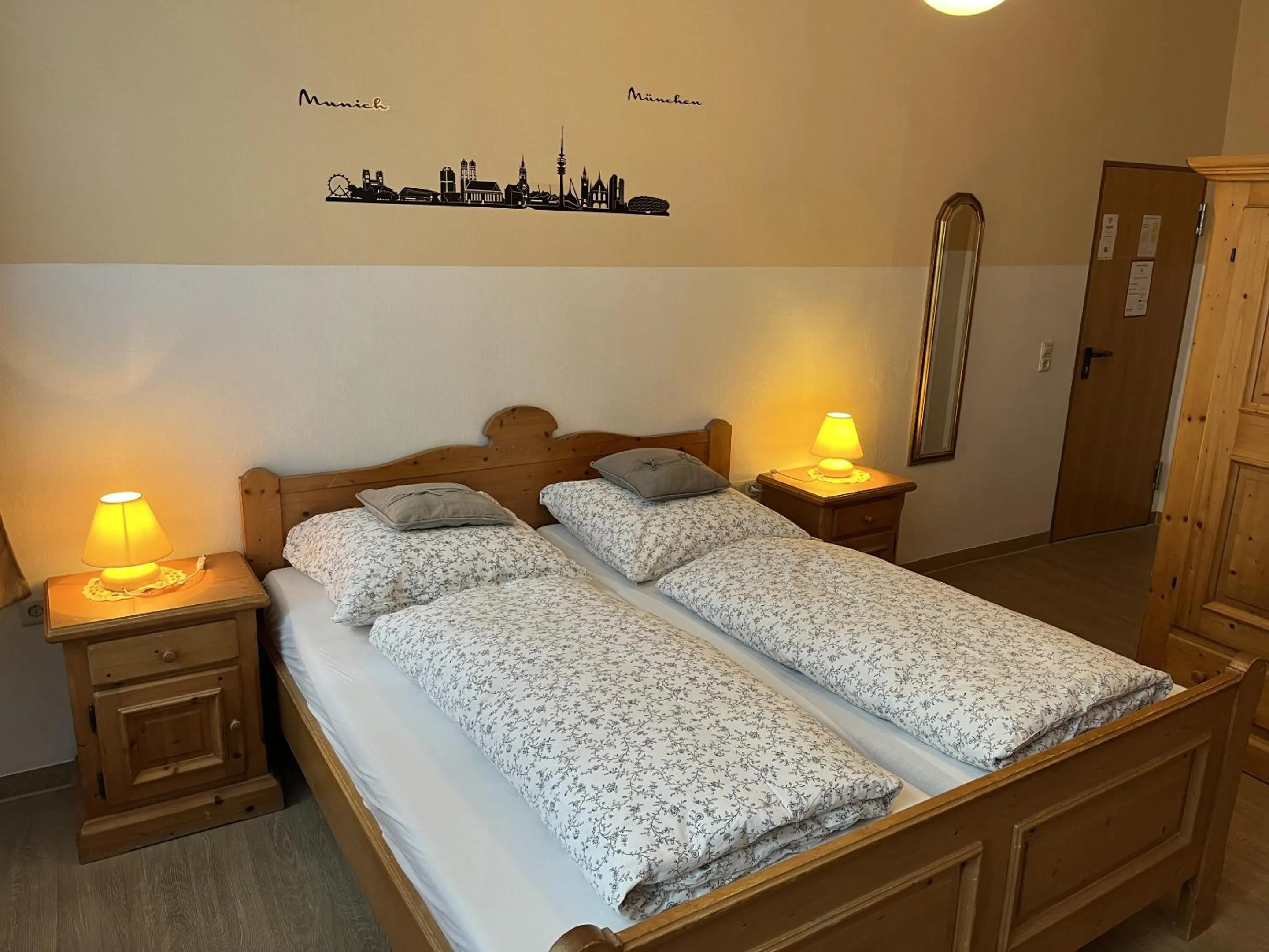 Bedroom, Bed in Hotel Restaurant Zumbusch