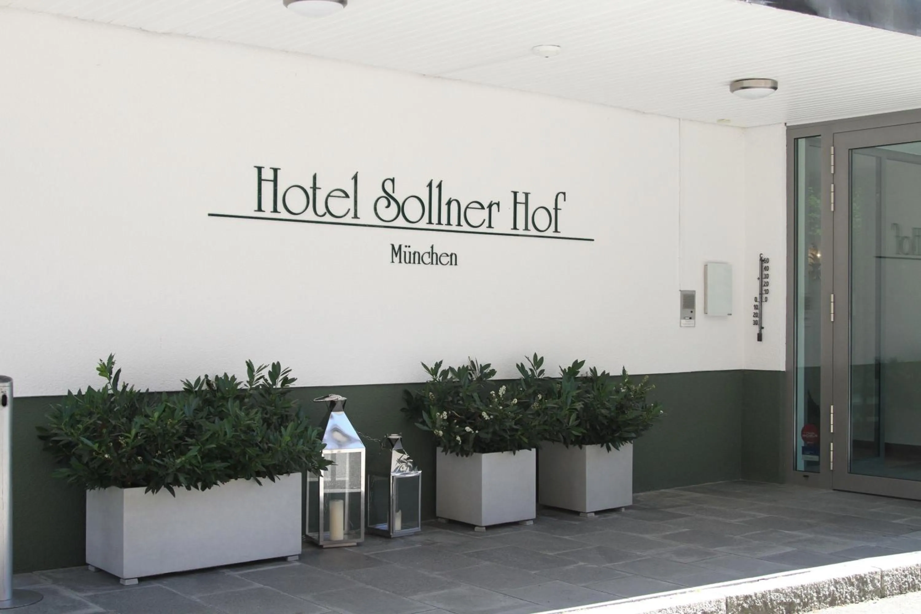 Facade/entrance in Hotel Sollner Hof