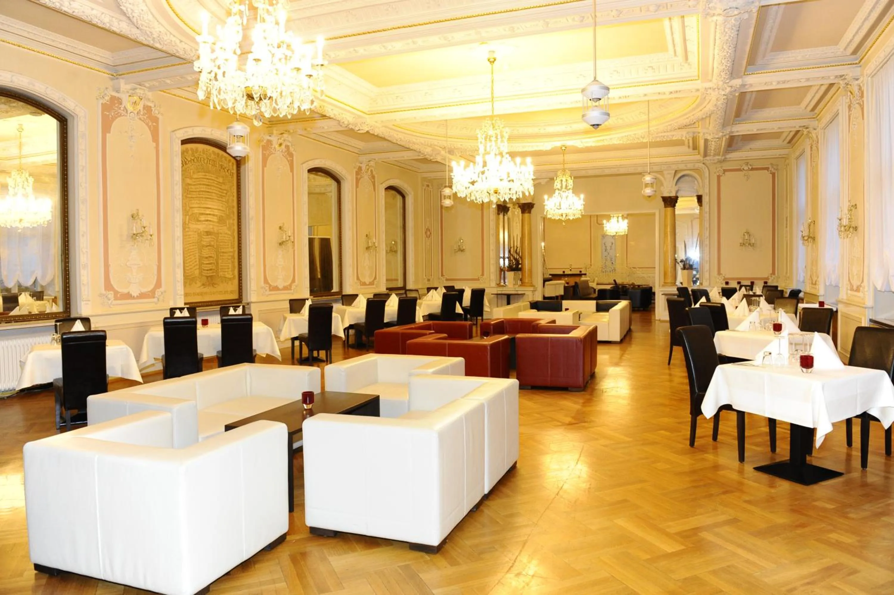 Restaurant/places to eat in HELIOPARK Bad Hotel Zum Hirsch