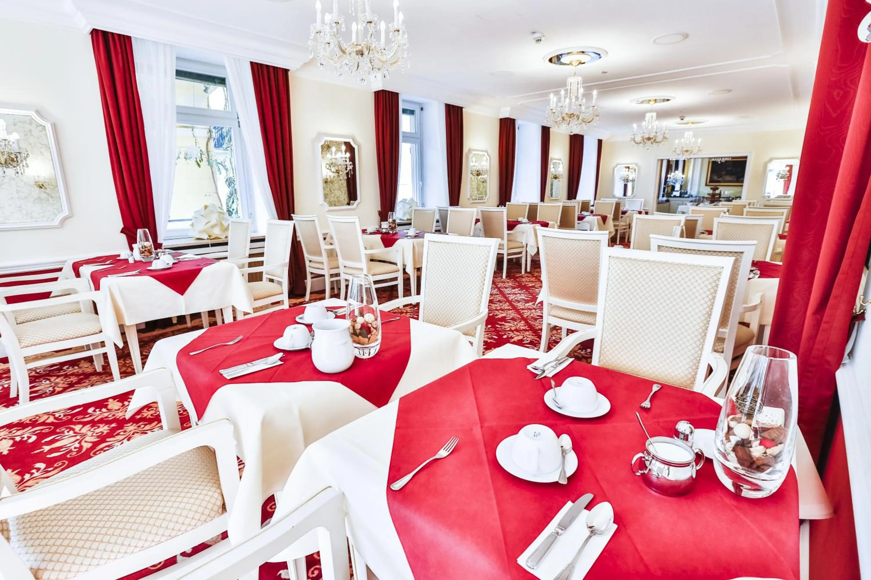 Restaurant/places to eat in HELIOPARK Bad Hotel Zum Hirsch