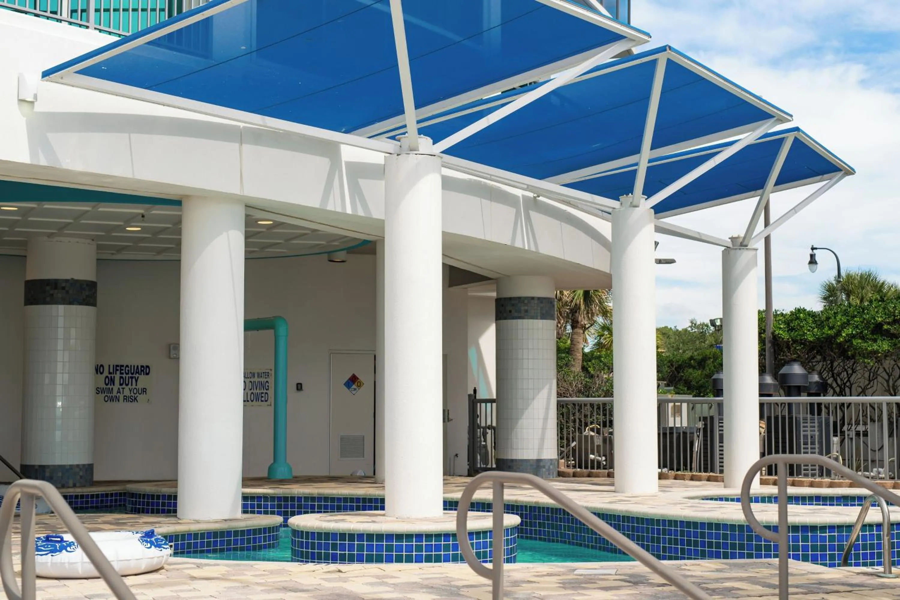 Property building in Luxury 2 bedroom 2 bathroom Ocean Front Condo on the 12th floor for 8