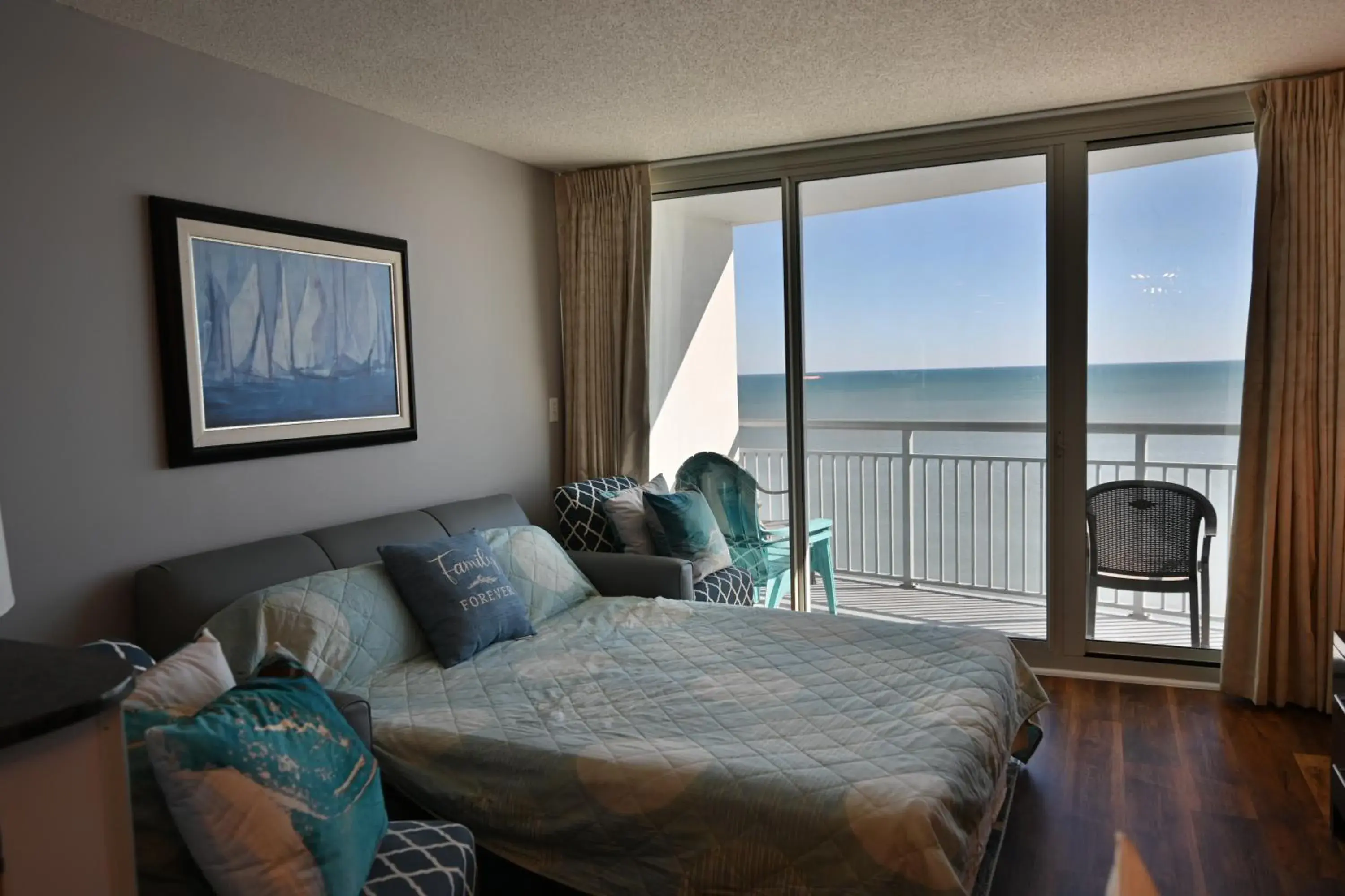 Luxury 2 bedroom 2 bathroom Ocean Front Condo on the 12th floor for 8 Luxury 2 bedroom 2 bathroom Ocean Front Condo on the 12th floor for 8