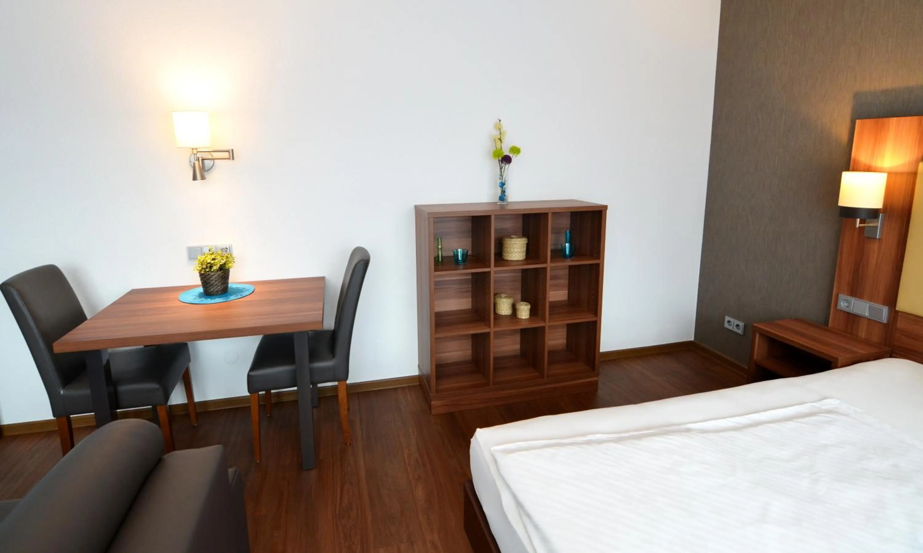 Photo of the whole room, Bed in Neu Heidelberg - Guesthouse & Apartments