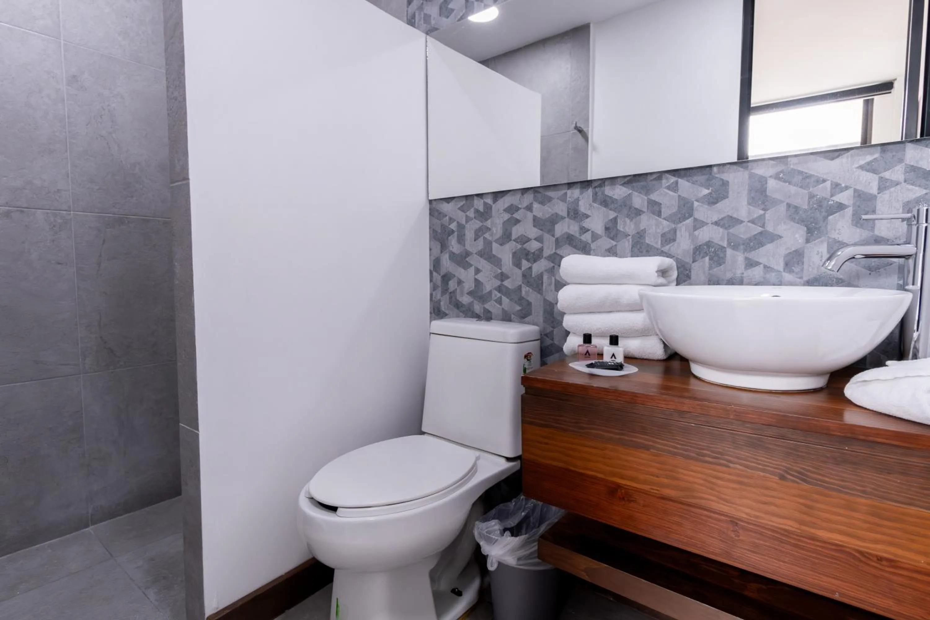 Bathroom in Urban Puebla by Grupo Amber