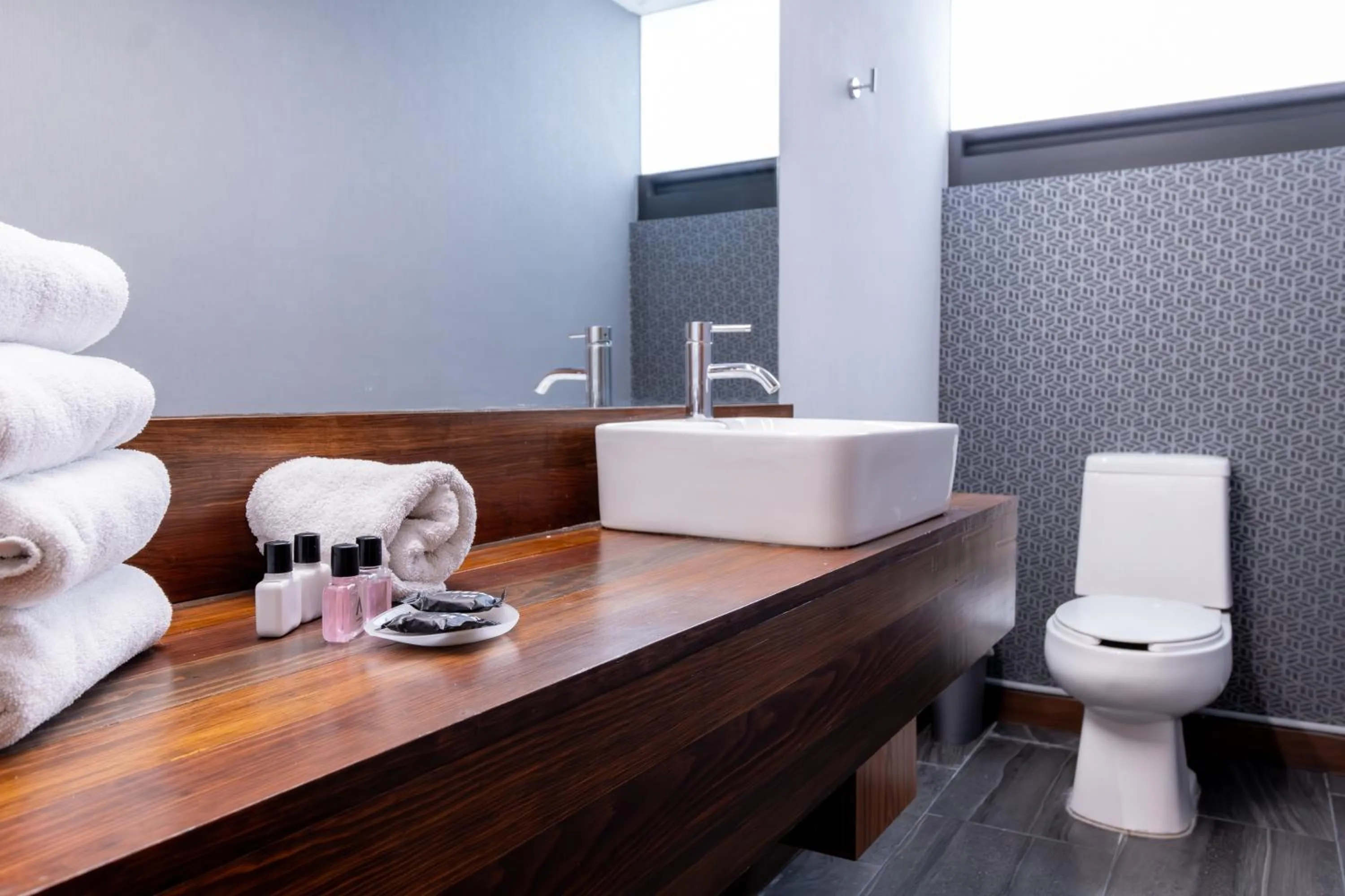 Bathroom in Urban Puebla by Grupo Amber