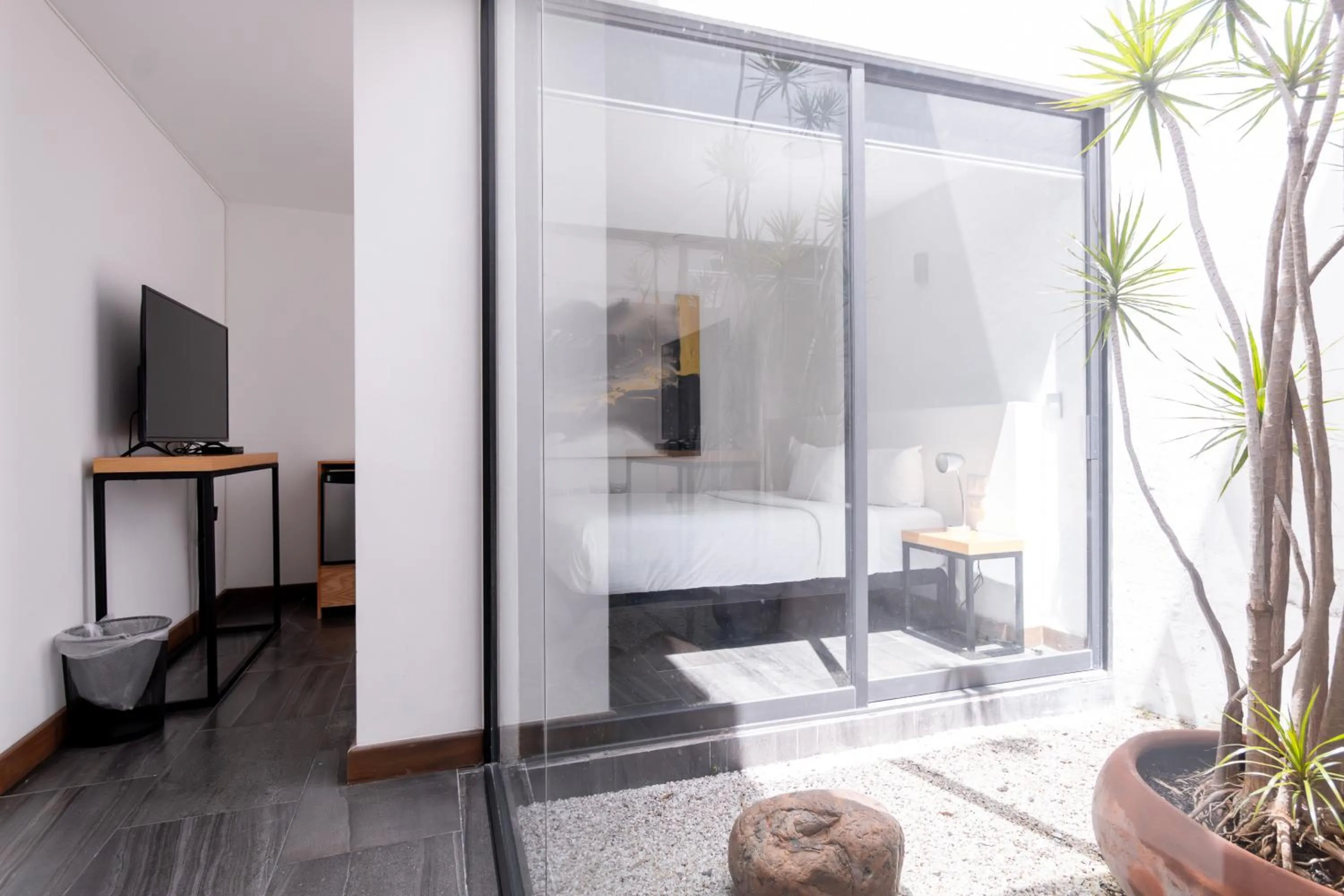 Photo of the whole room, Bed in Urban Puebla by Grupo Amber