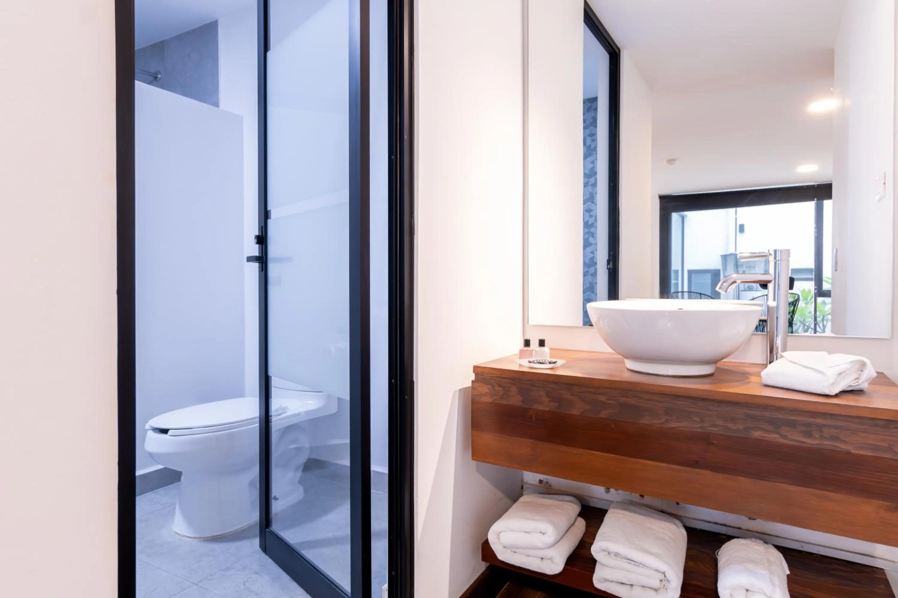 Bathroom in Urban Puebla by Grupo Amber