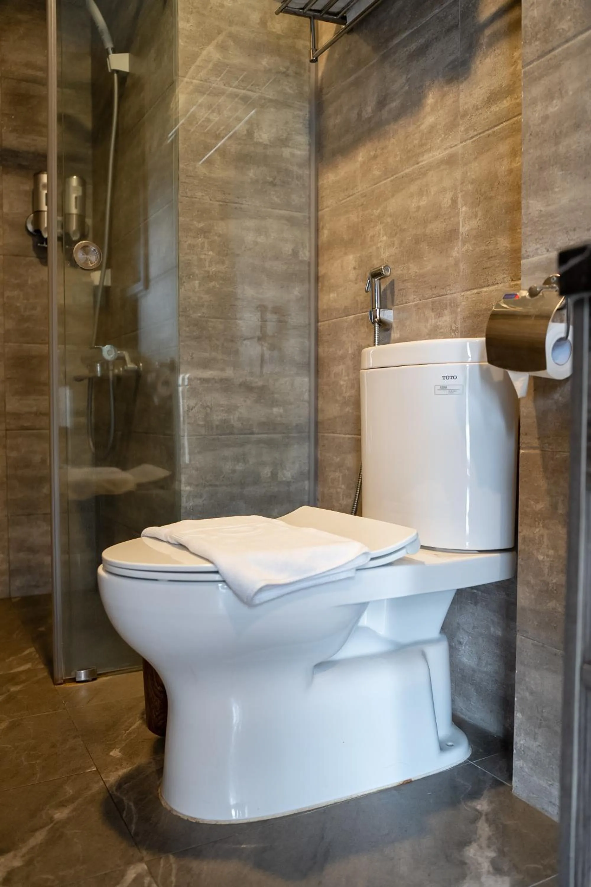 Shower in 3T Hotel Hanoi