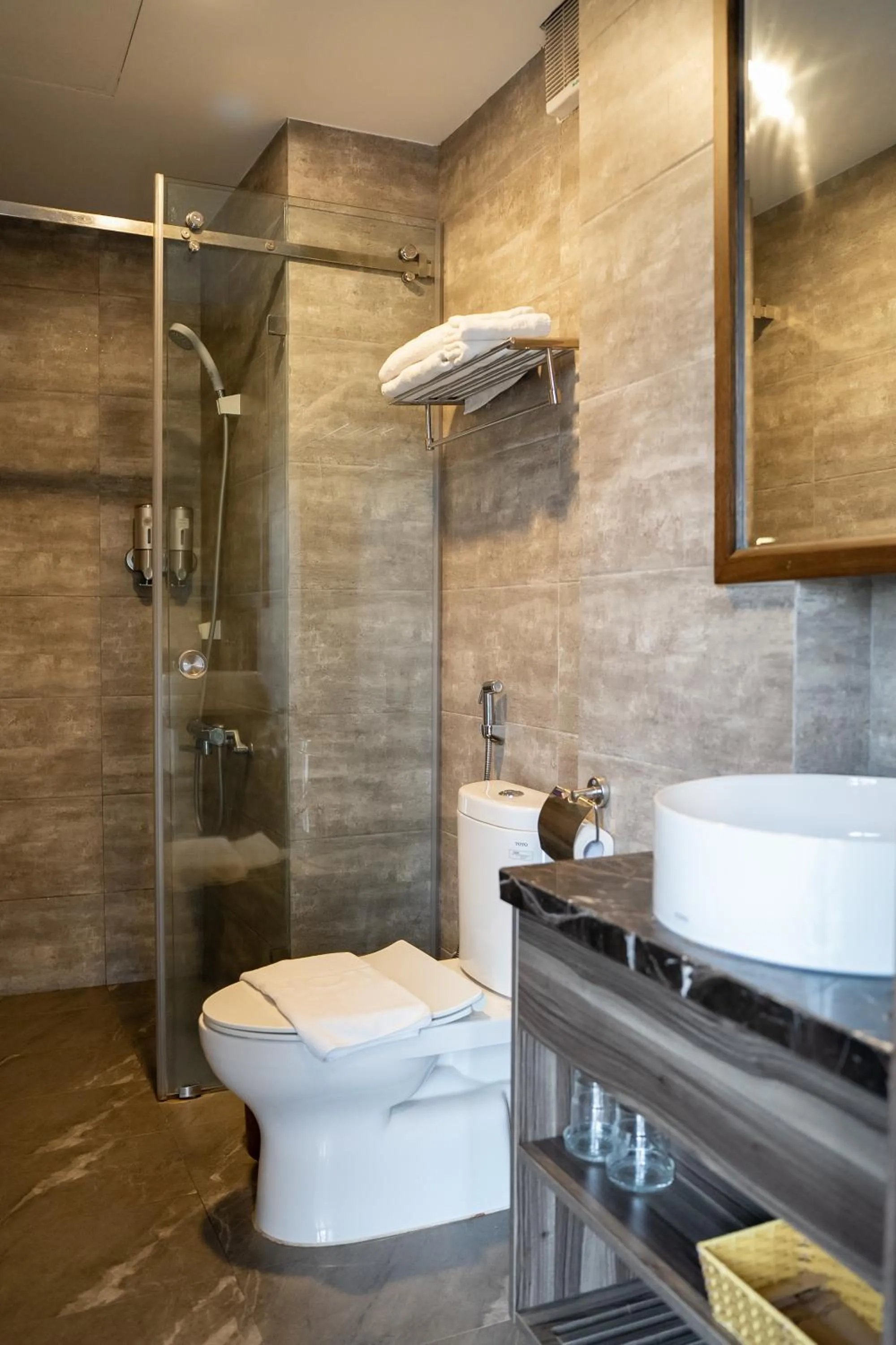 Toilet in 3T Hotel Hanoi