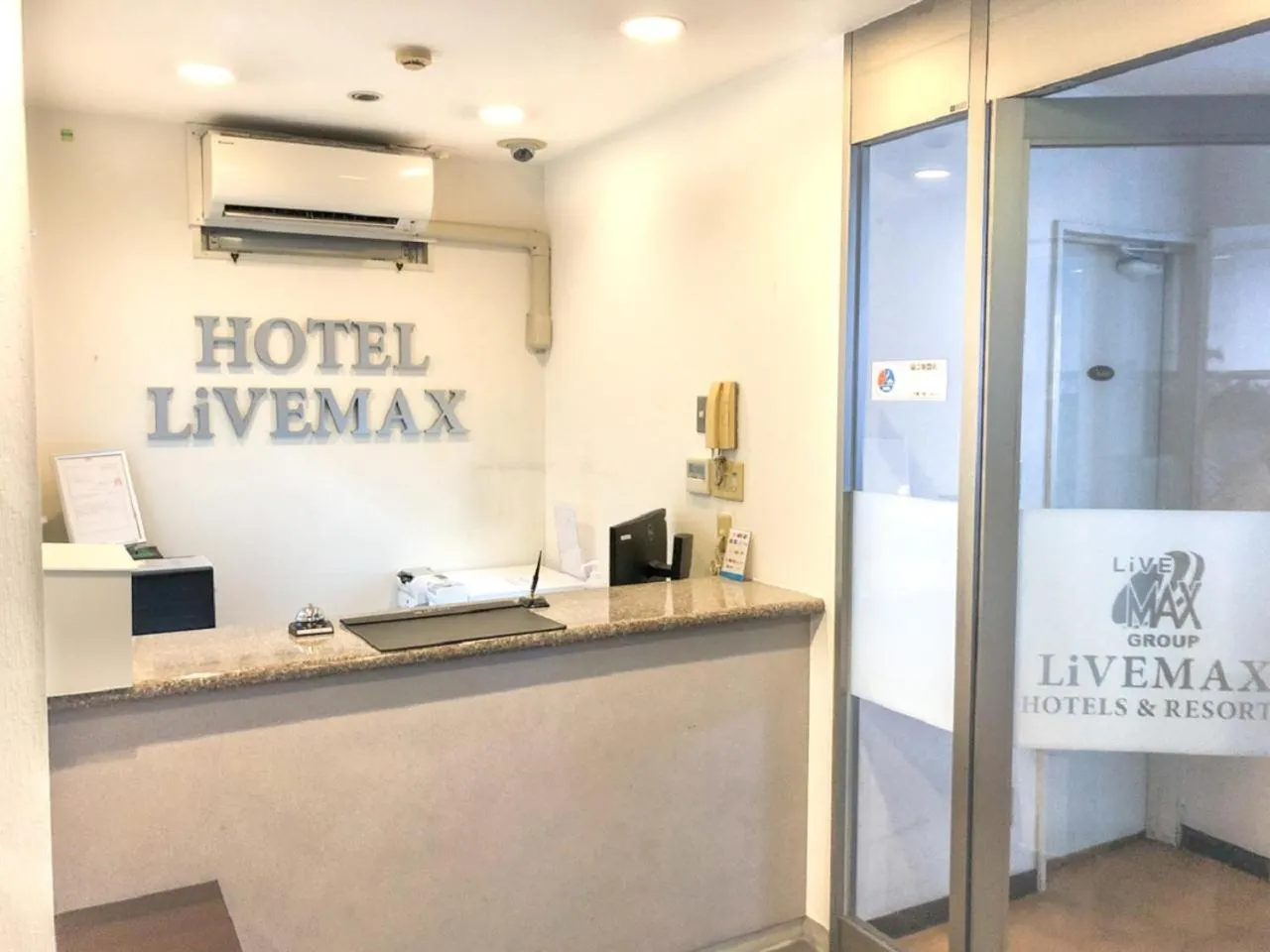 Lobby or reception in HOTEL LiVEMAX BUDGET Naha Matsuyama