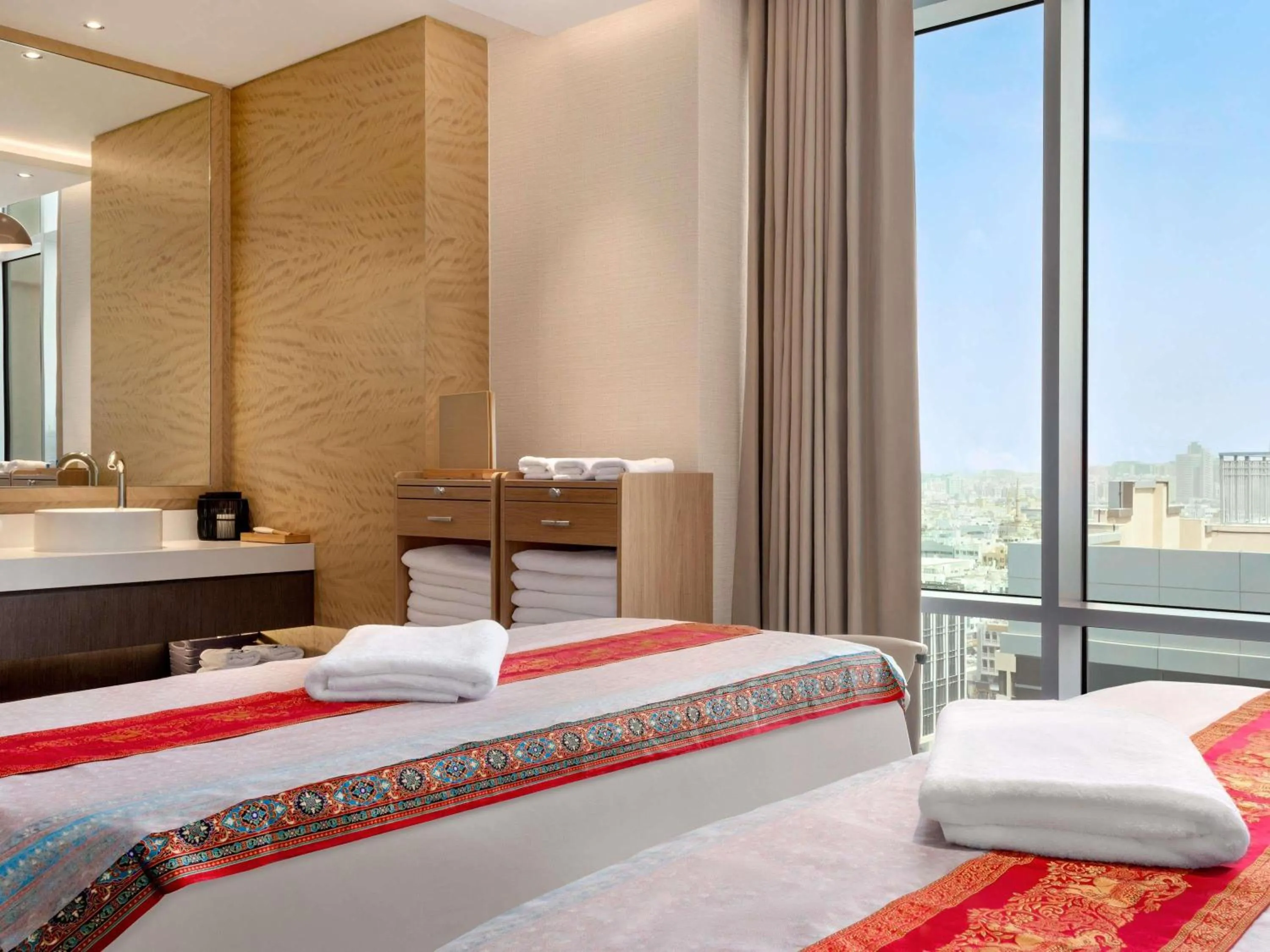 Spa and wellness centre/facilities, Bed in Novotel Dubai Gold District