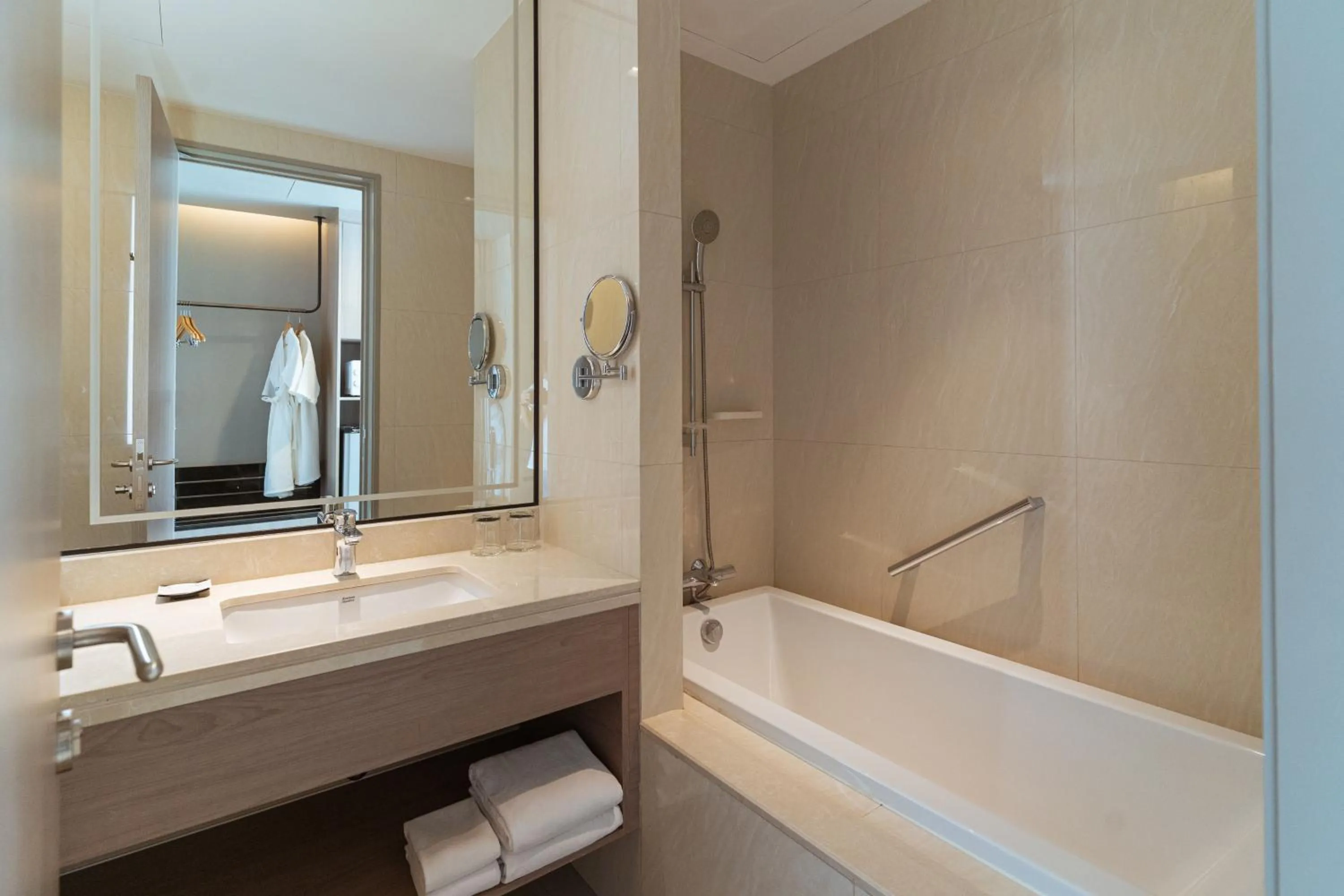 Bed in Centre Point Hotel Terminal21 Korat