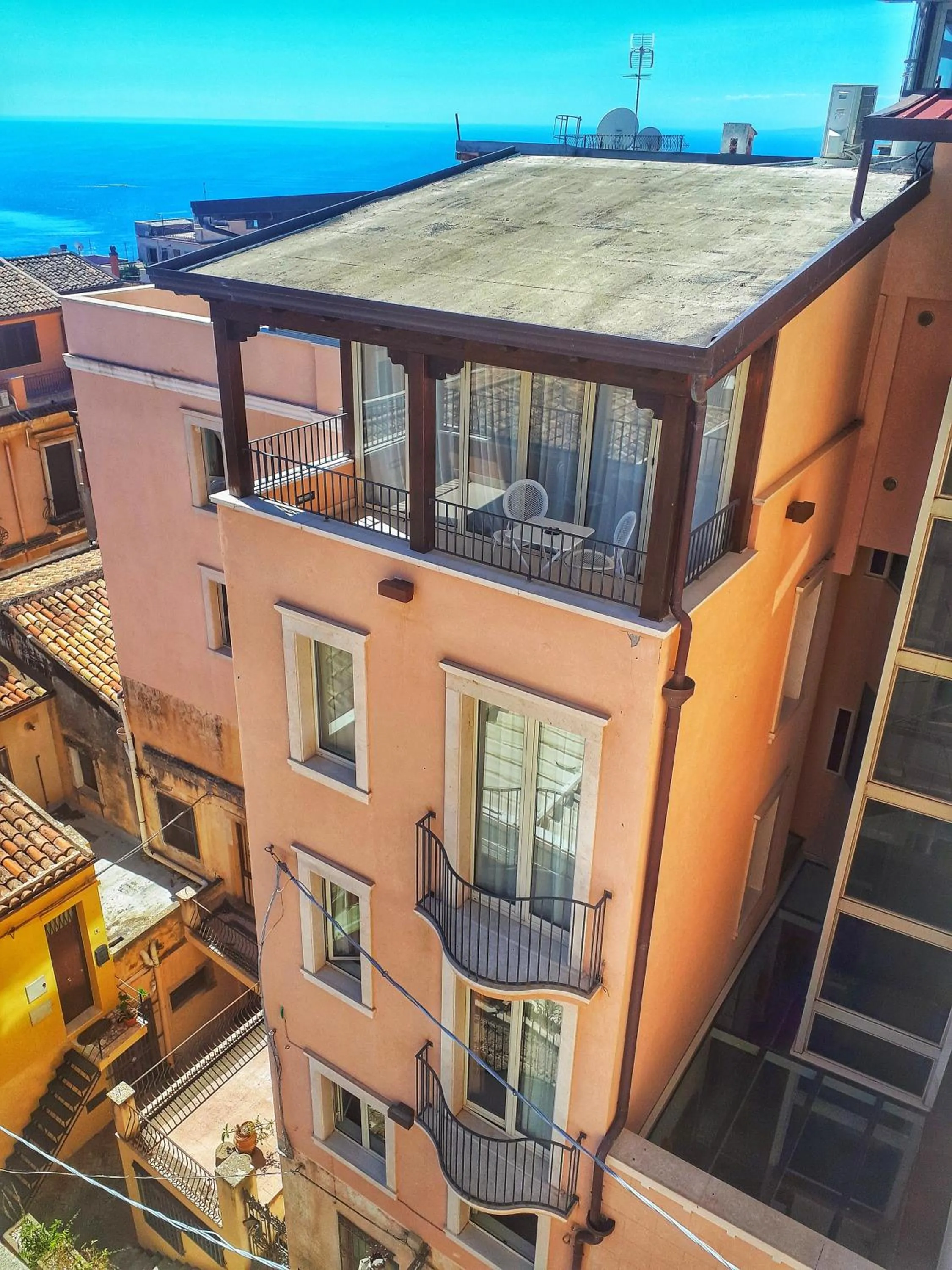 Property building in Hotel Le Chevalier