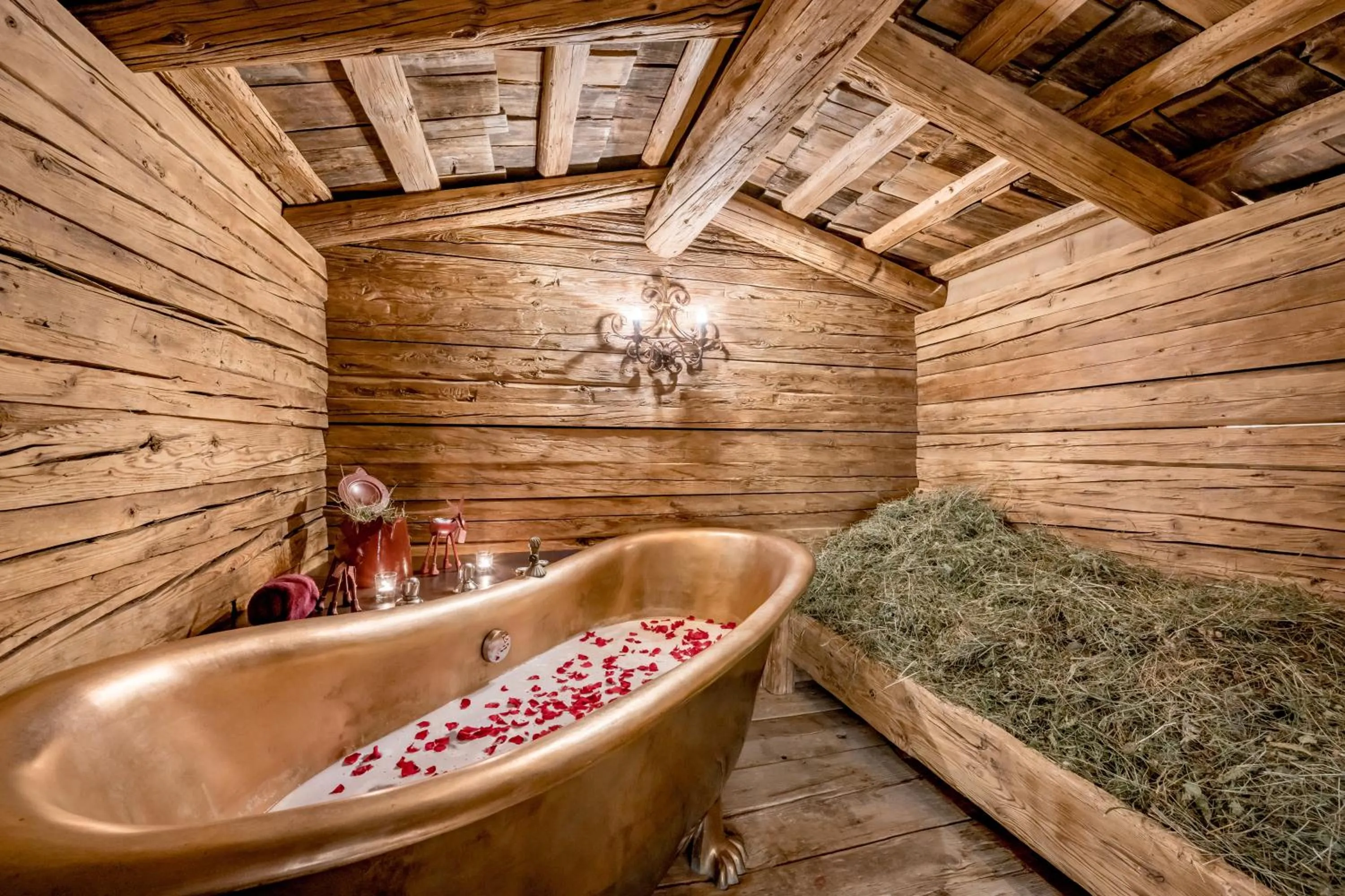 Spa and wellness centre/facilities in Relais & Châteaux Chasa Montana