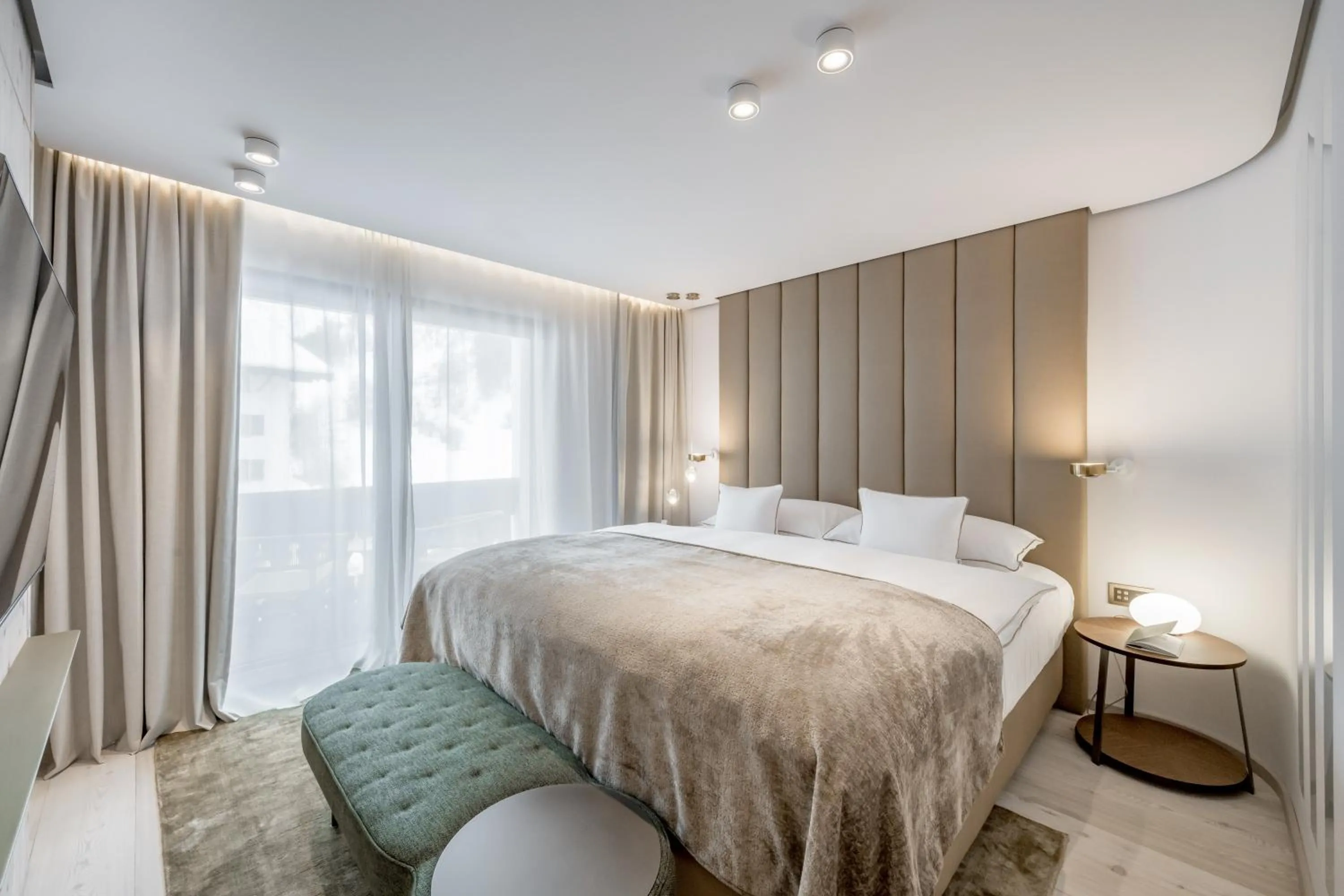 Bedroom, Bed in Relais & Châteaux Chasa Montana