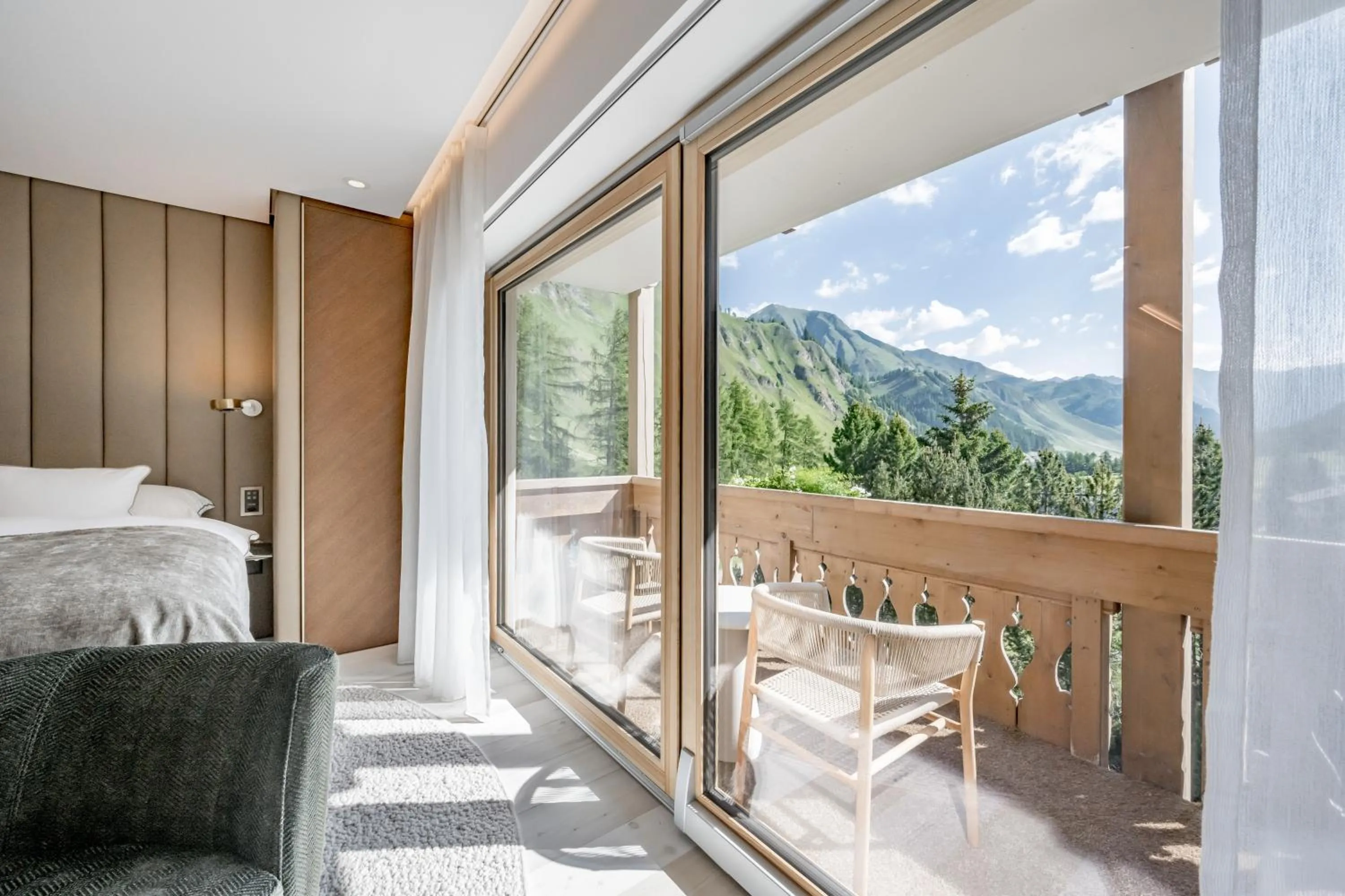 View (from property/room), Bed in Relais & Châteaux Chasa Montana