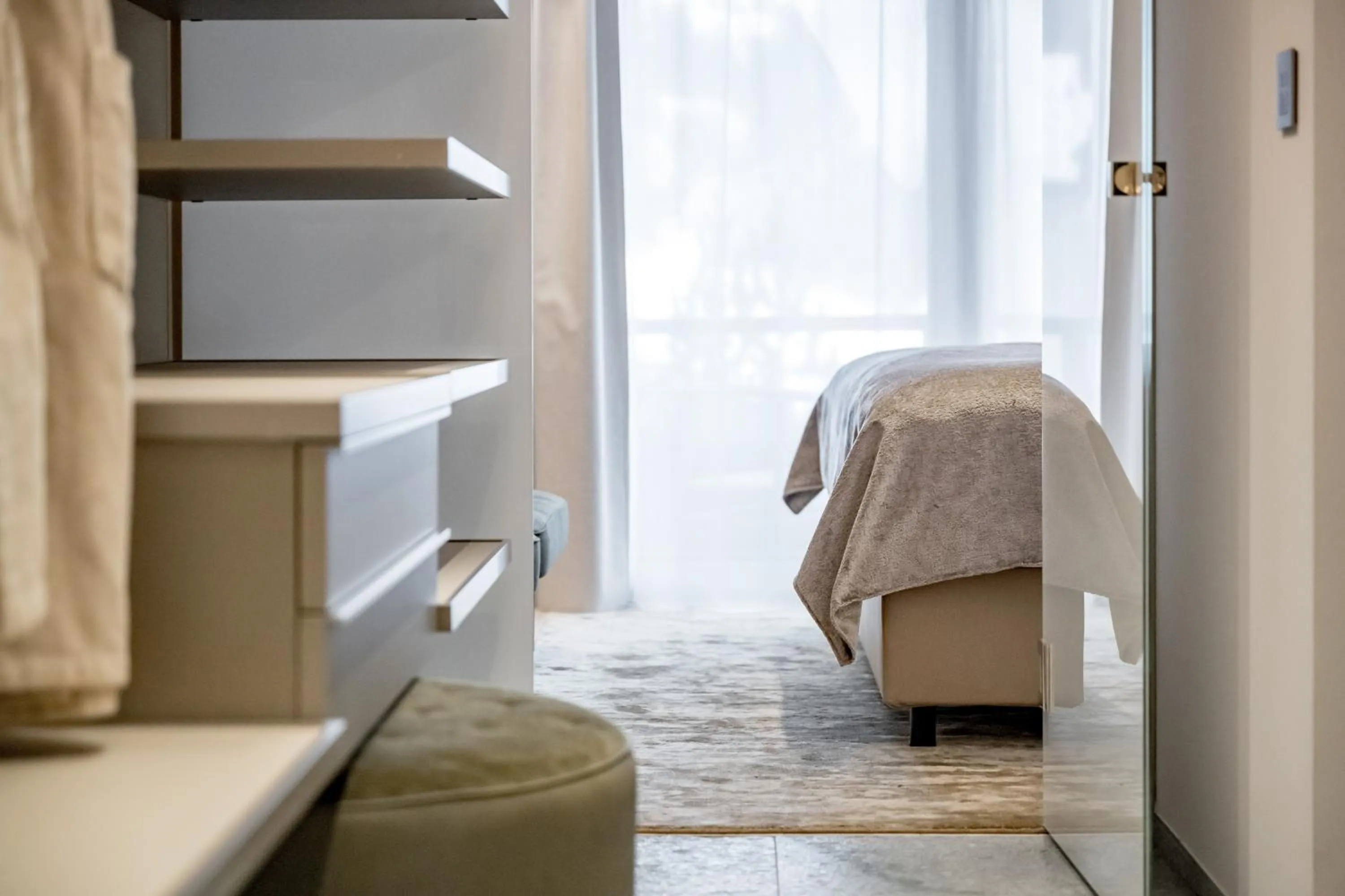 Photo of the whole room, Bed in Relais & Châteaux Chasa Montana