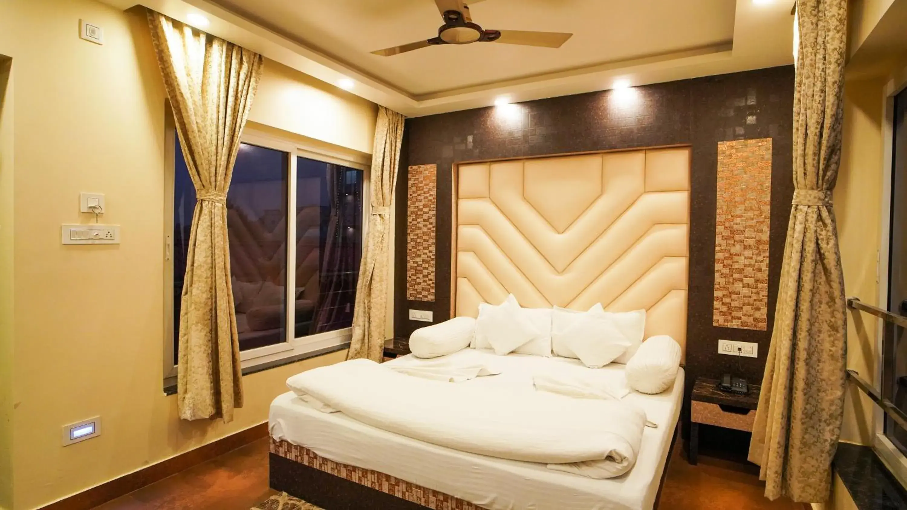 Deluxe Double Room with Side Sea View in Sher Bengal Beach Resort Deluxe Double Room with Side Sea View in Sher Bengal Beach Resort